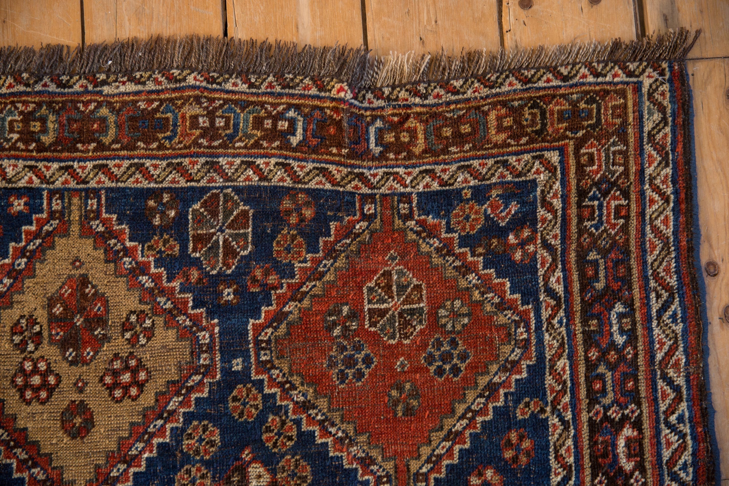 4x4.5 Antique Qashqai Square Rug // ONH Item 10335 Image 2