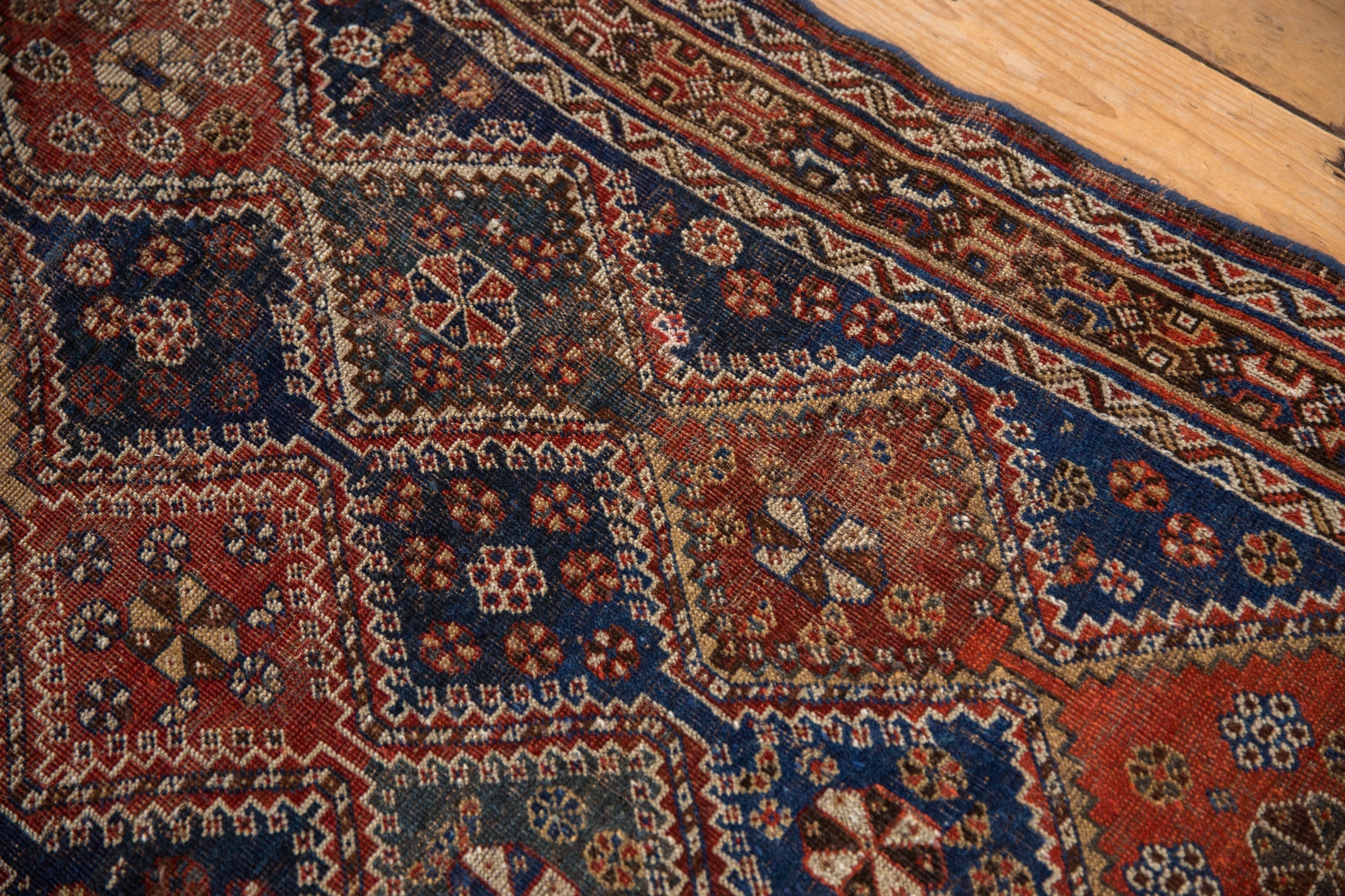 4x4.5 Antique Qashqai Square Rug // ONH Item 10335 Image 7