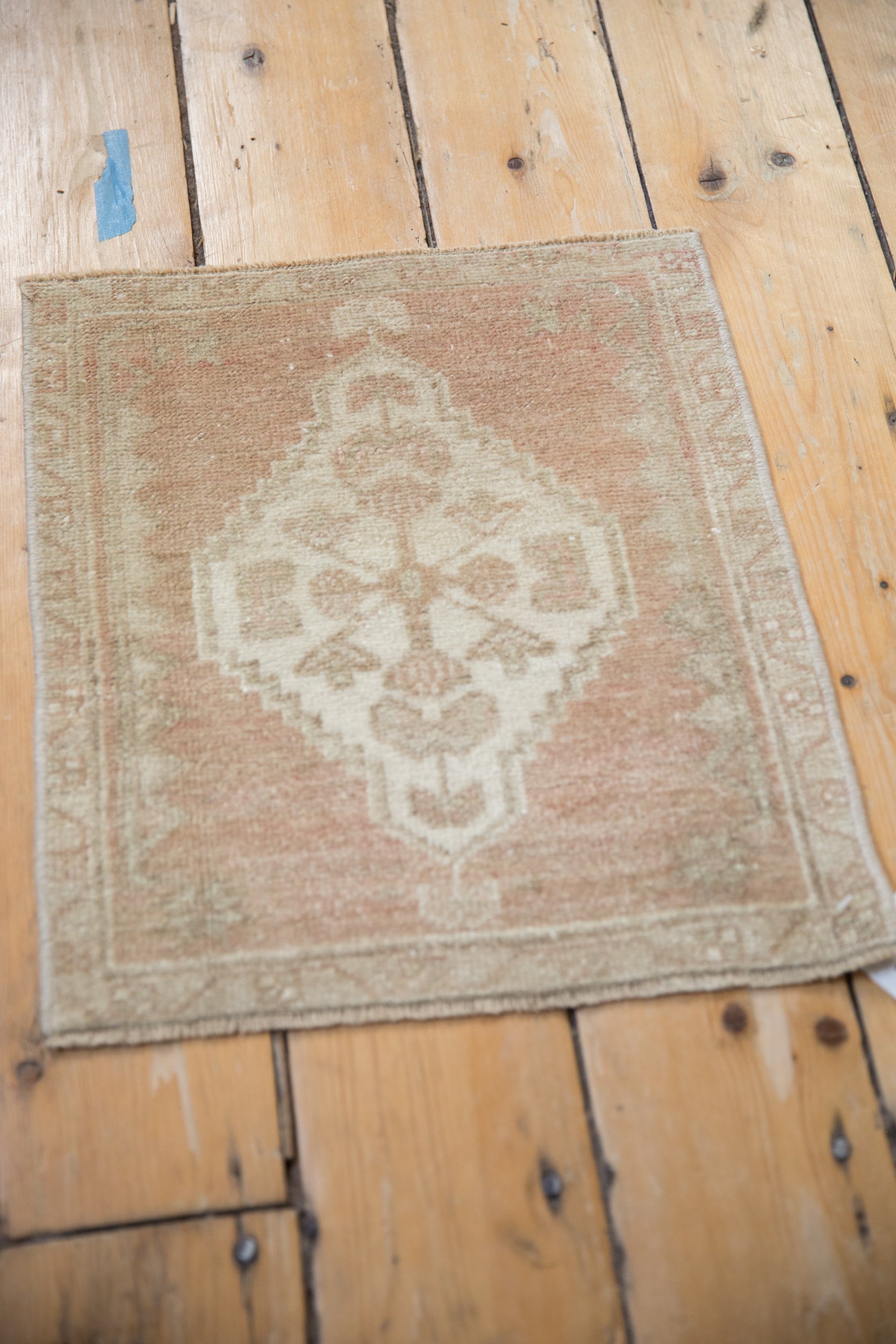 Vintage Distressed Oushak Square Rug Mat // ONH Item: 11678, Image 3