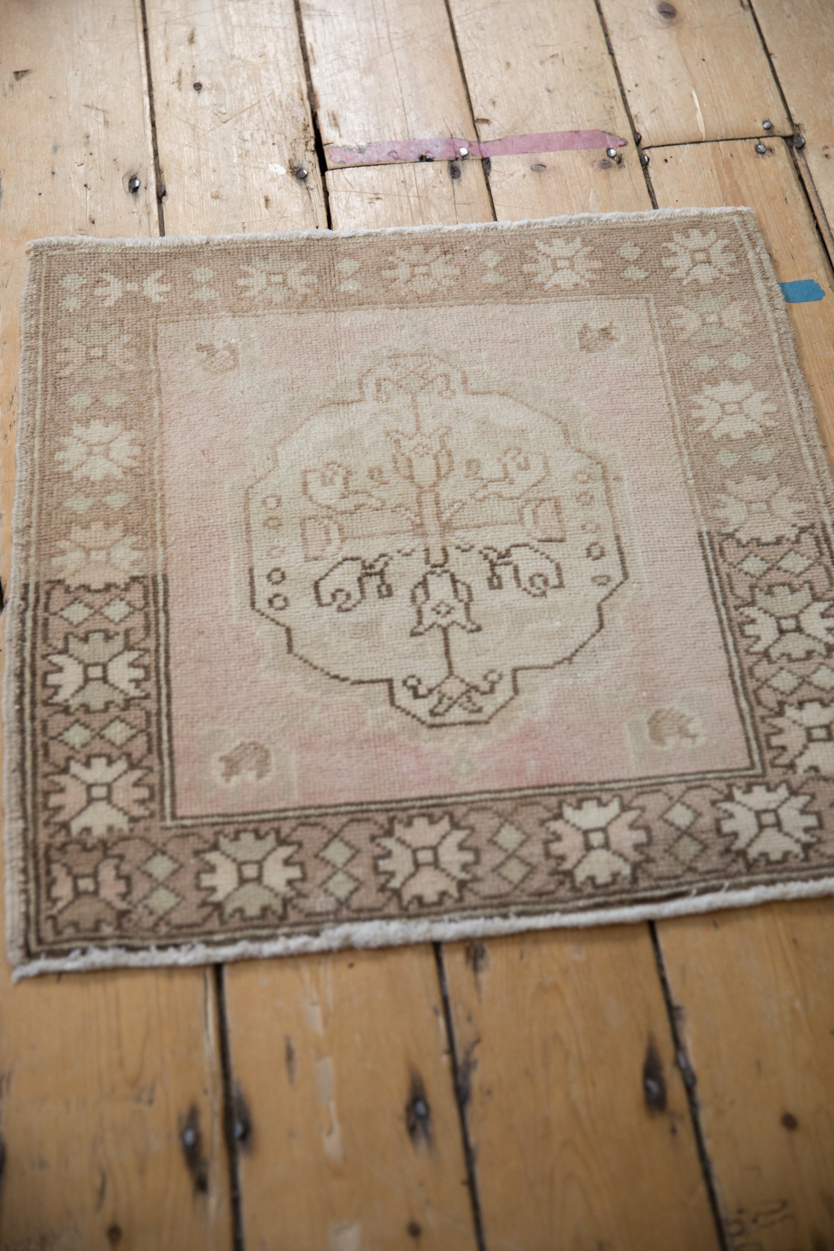 Vintage Distressed Oushak Square Rug Mat // ONH Item: 11682, Image 3