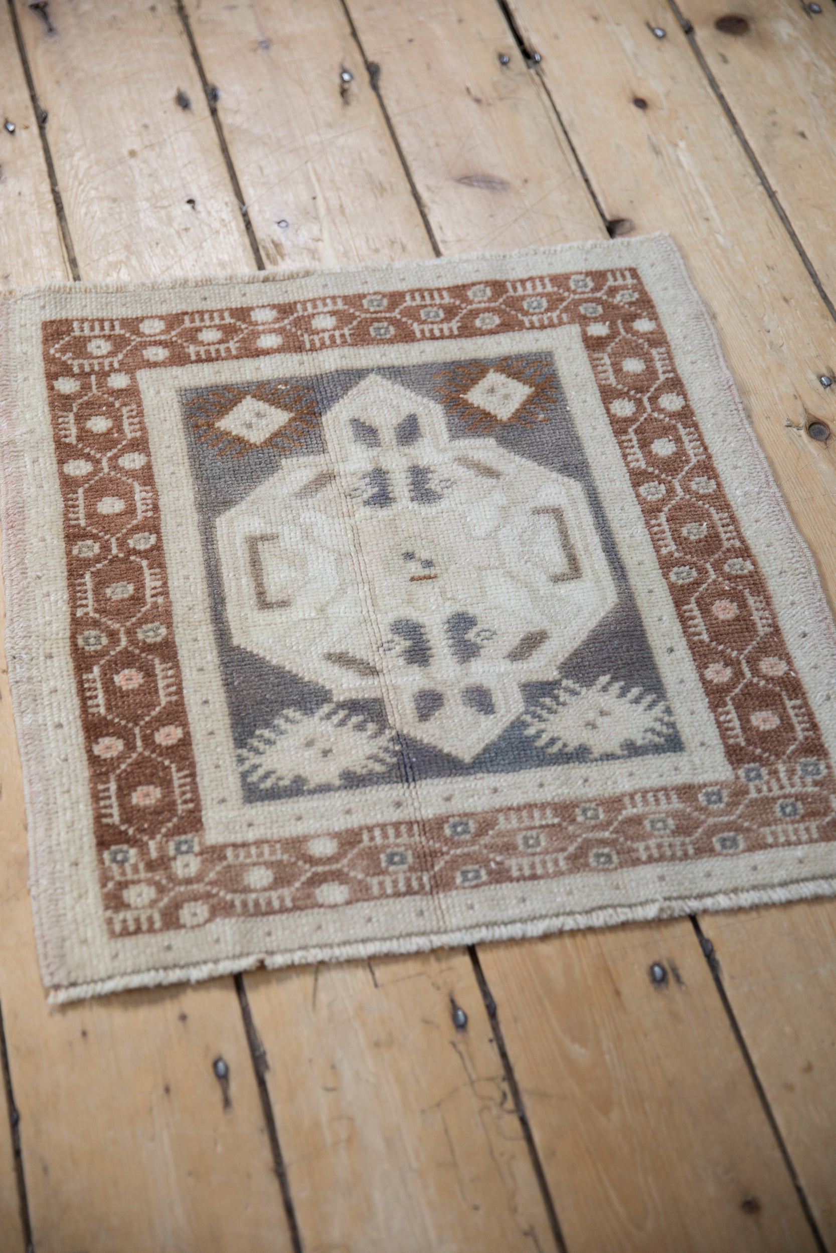 Vintage Distressed Oushak Square Rug Mat // ONH Item: 11695, Image 3