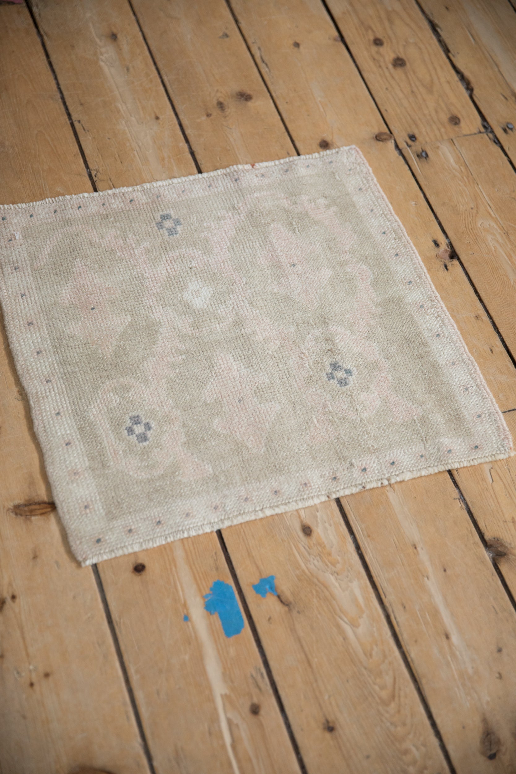 Vintage Distressed Oushak Square Rug Mat // ONH Item: 11706, Image 3