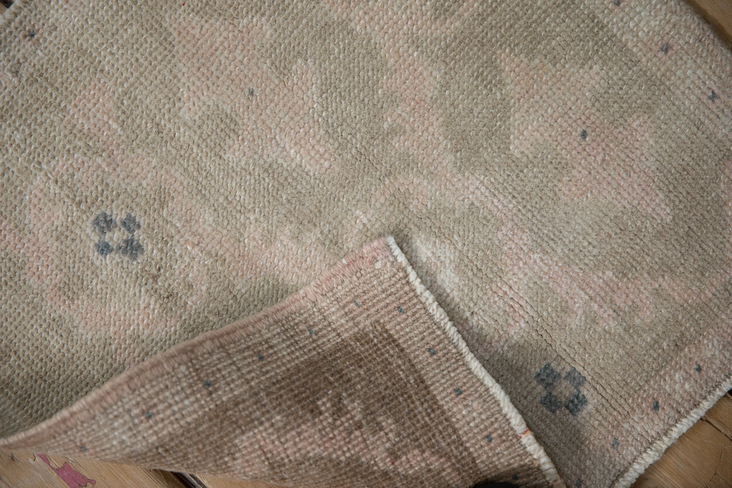 Vintage Distressed Oushak Square Rug Mat // ONH Item: 11706, Image 5