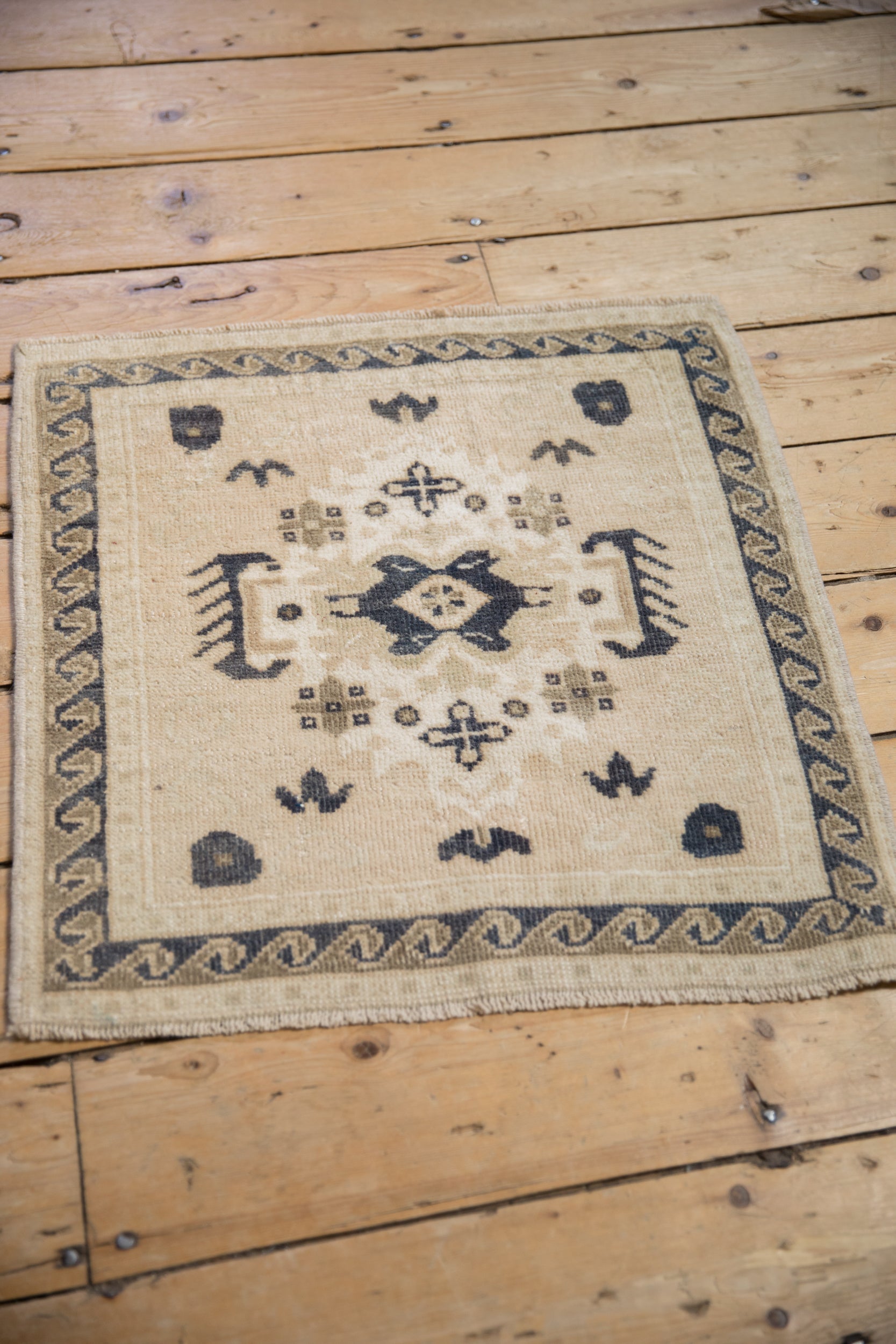Vintage Distressed Oushak Square Rug Mat // ONH Item: 11709, Image 3