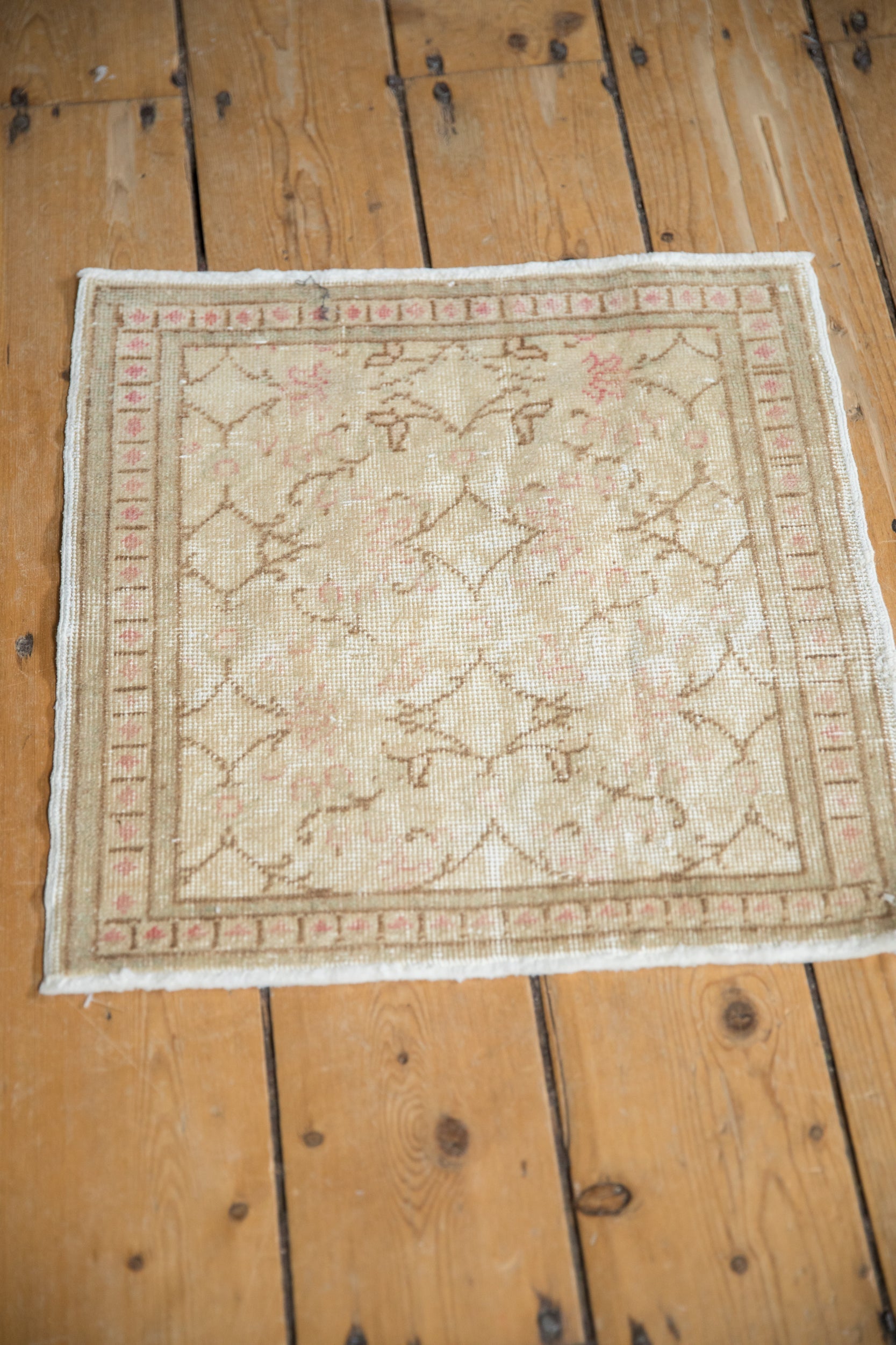 Vintage Distressed Kayseri Square Rug Mat // ONH Item: 11712, Image 3