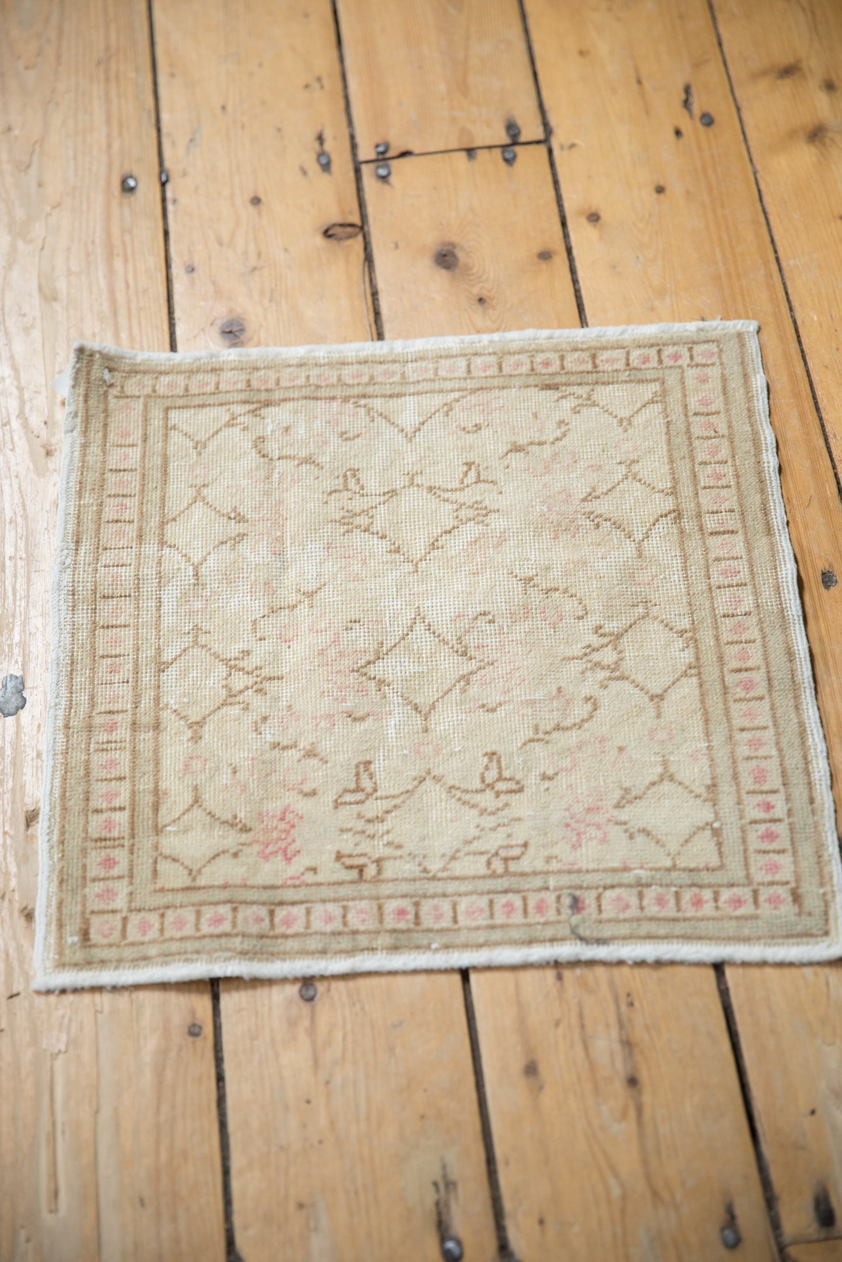 Vintage Distressed Kayseri Square Rug Mat // ONH Item: 11712, Image 4