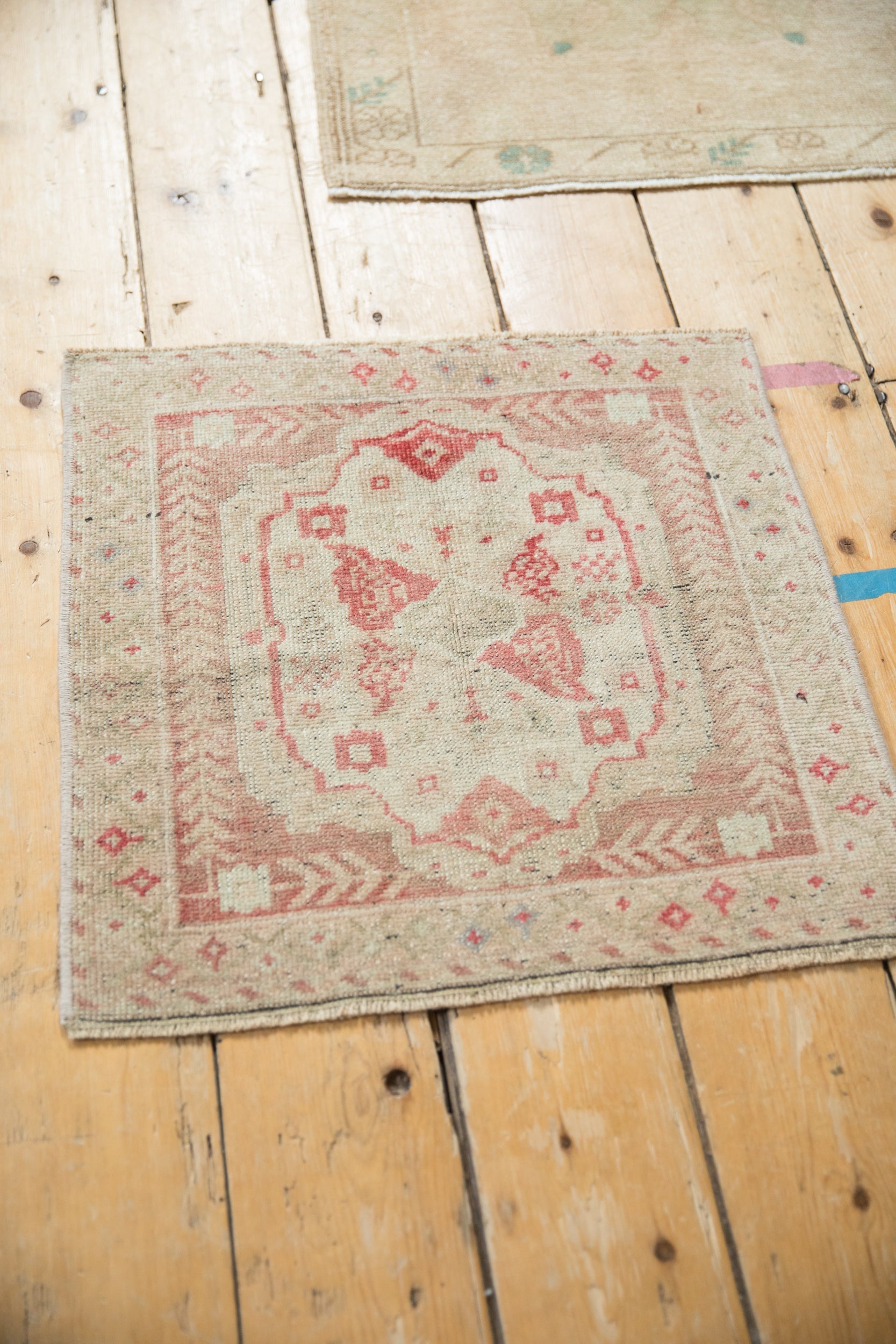 Vintage Distressed Oushak Square Rug Mat // ONH Item: 11727, Image 3