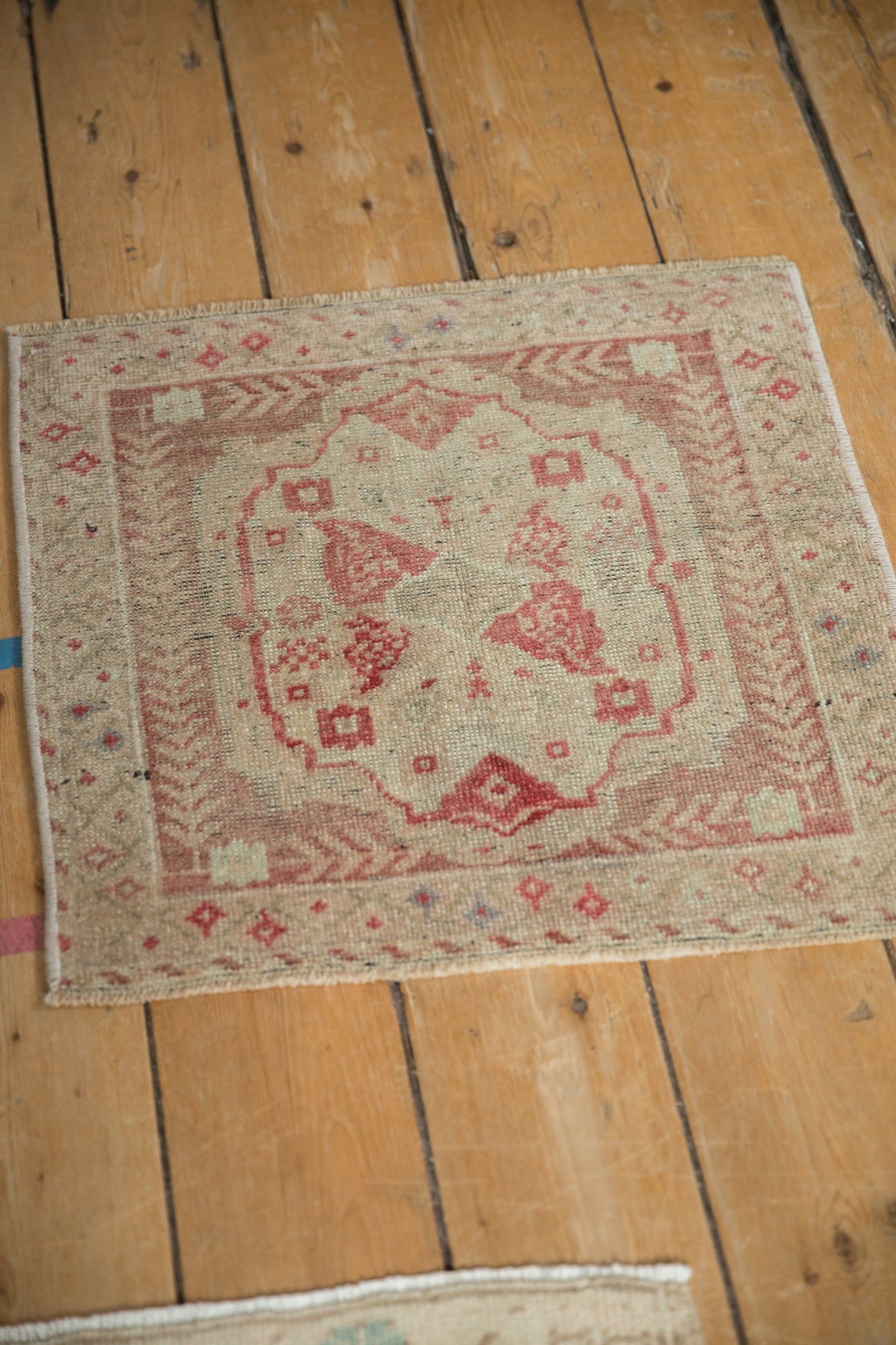 Vintage Distressed Oushak Square Rug Mat // ONH Item: 11727, Image 4