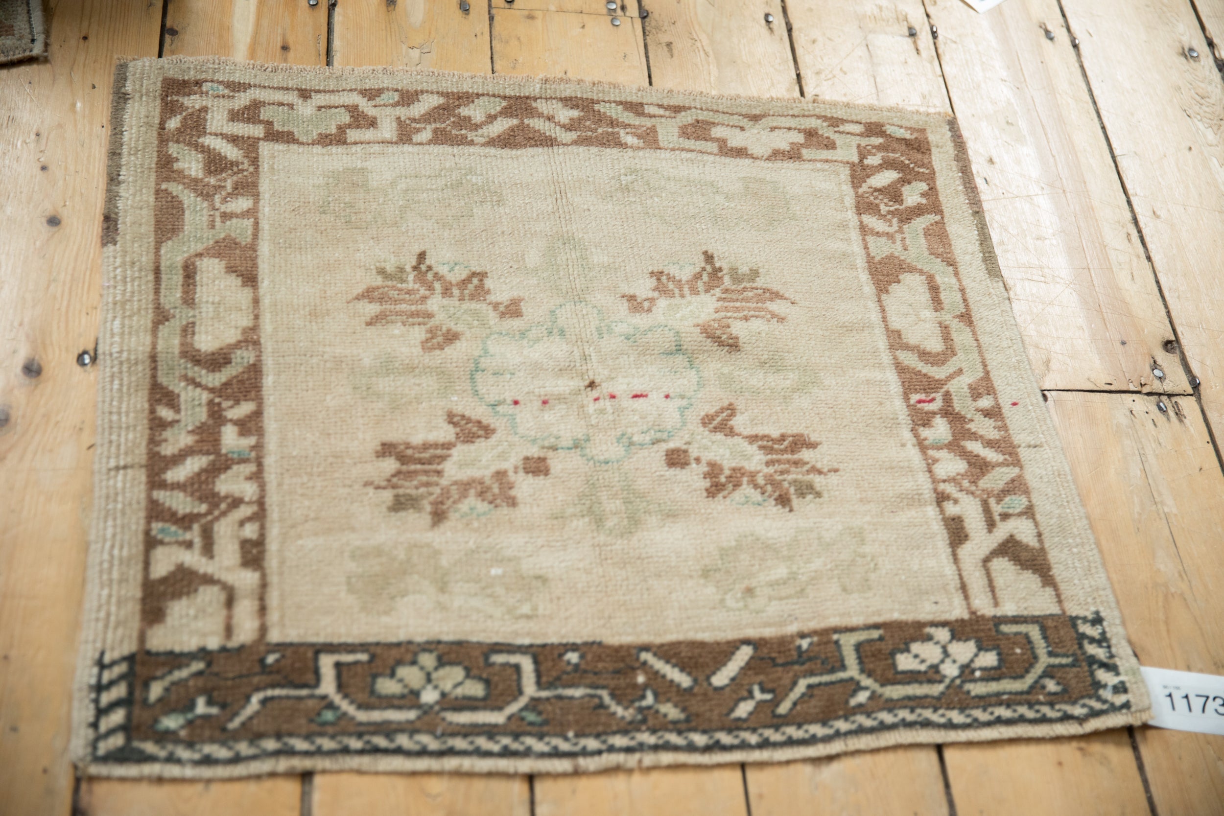 Vintage Distressed Oushak Square Rug Mat // ONH Item: 11735, Image 3