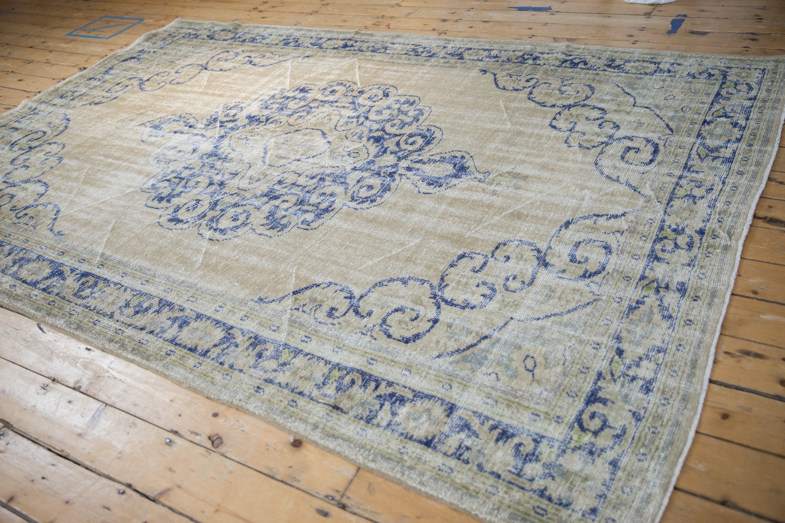 Vintage Distressed Oushak Carpet // ONH Item: 11777, Image 5