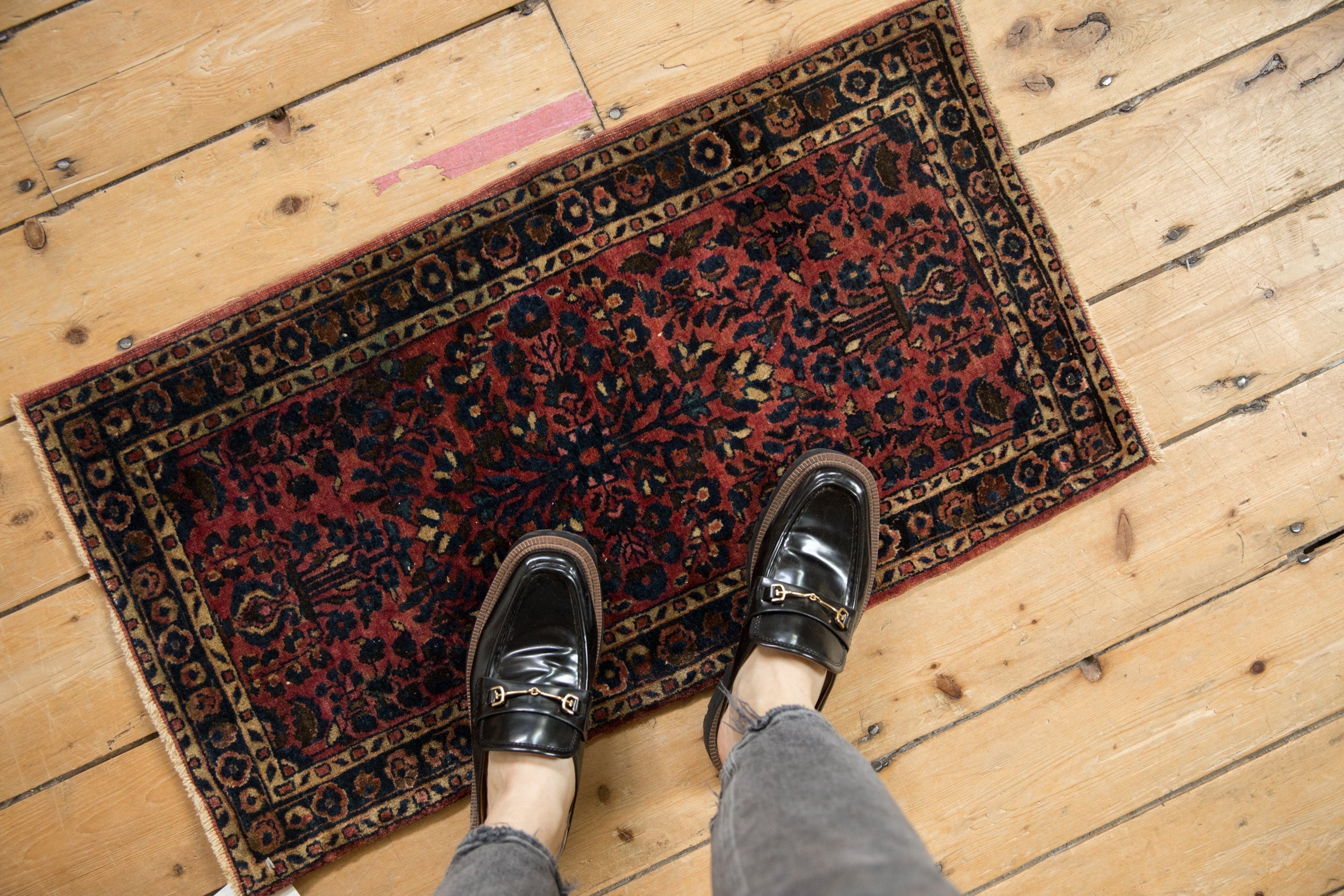 Antique Fine Sarouk Rug Mat // ONH Item: 12188, Image 1