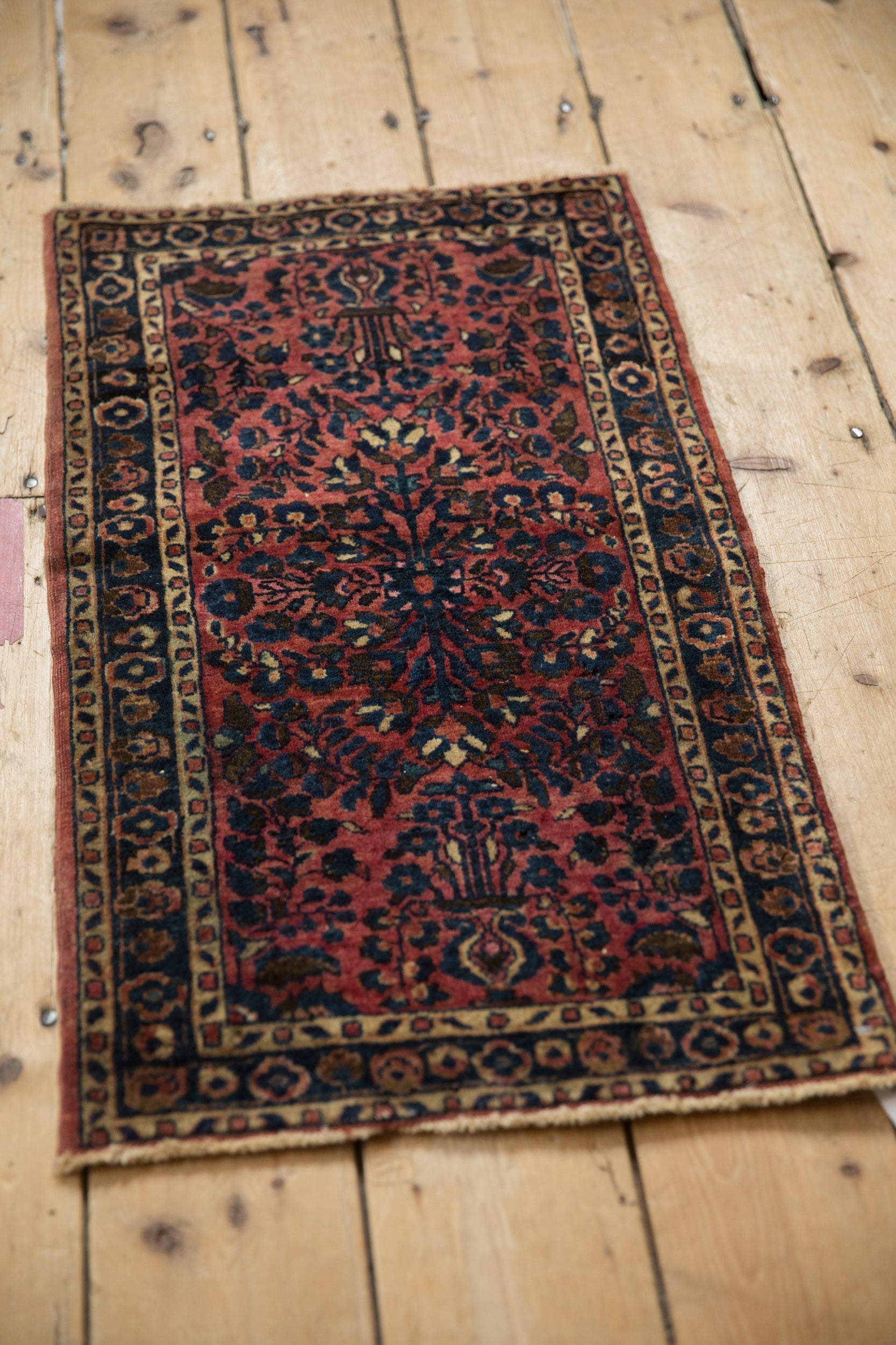 Antique Fine Sarouk Rug Mat // ONH Item: 12188, Image 4