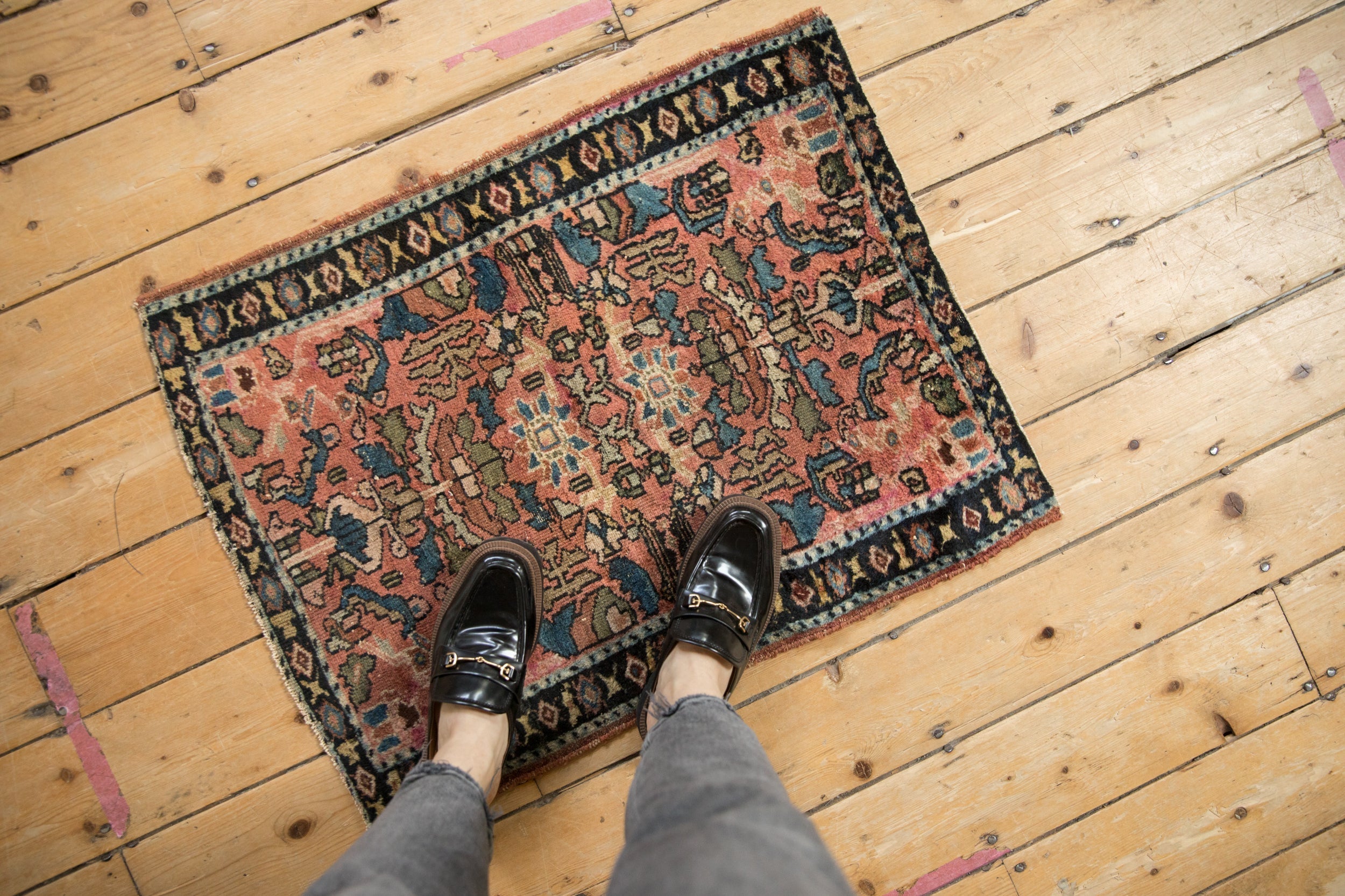 Antique Lilihan Square Rug Mat // ONH Item: 12189, Image 1