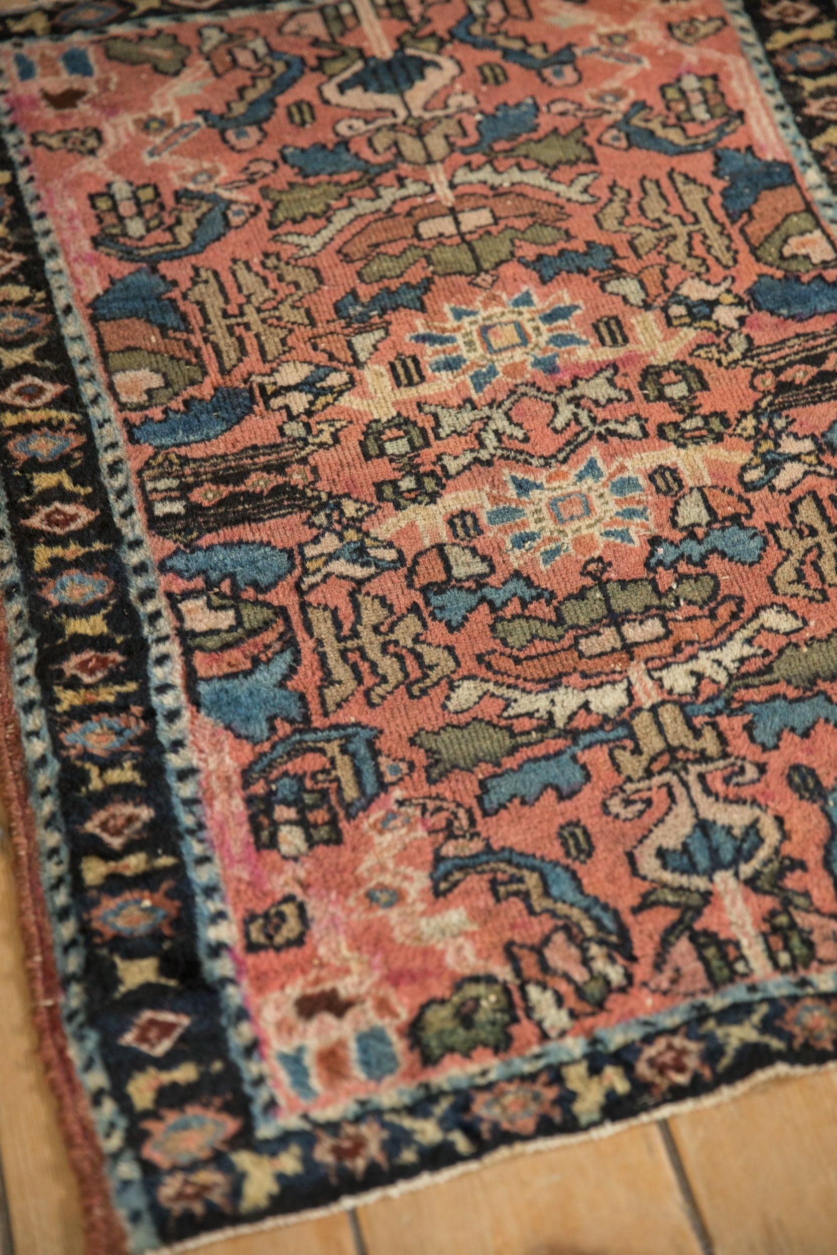Antique Lilihan Square Rug Mat // ONH Item: 12189, Image 4