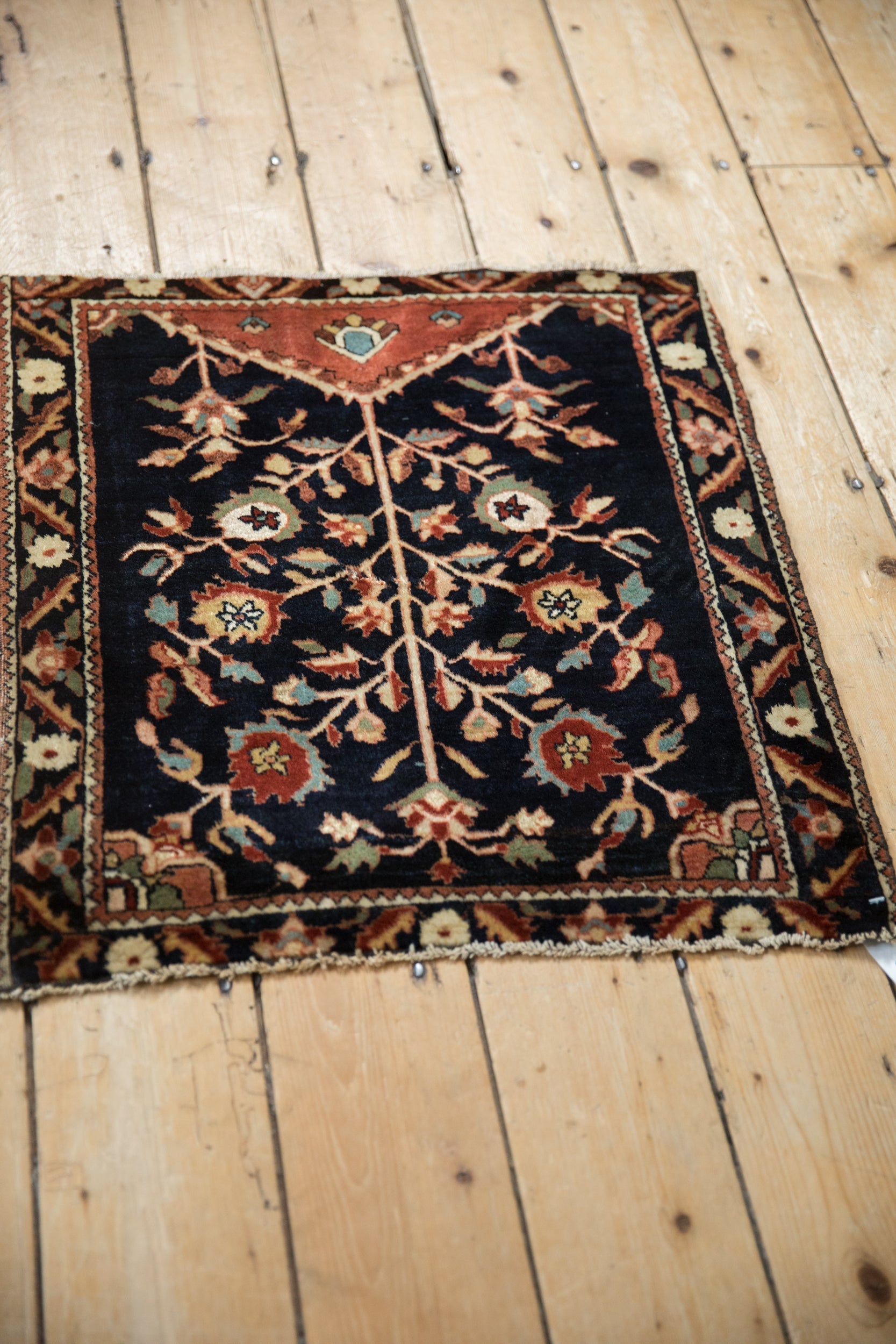 Antique Farahan Sarouk Square Rug Mat // ONH Item: 12197, Image 5