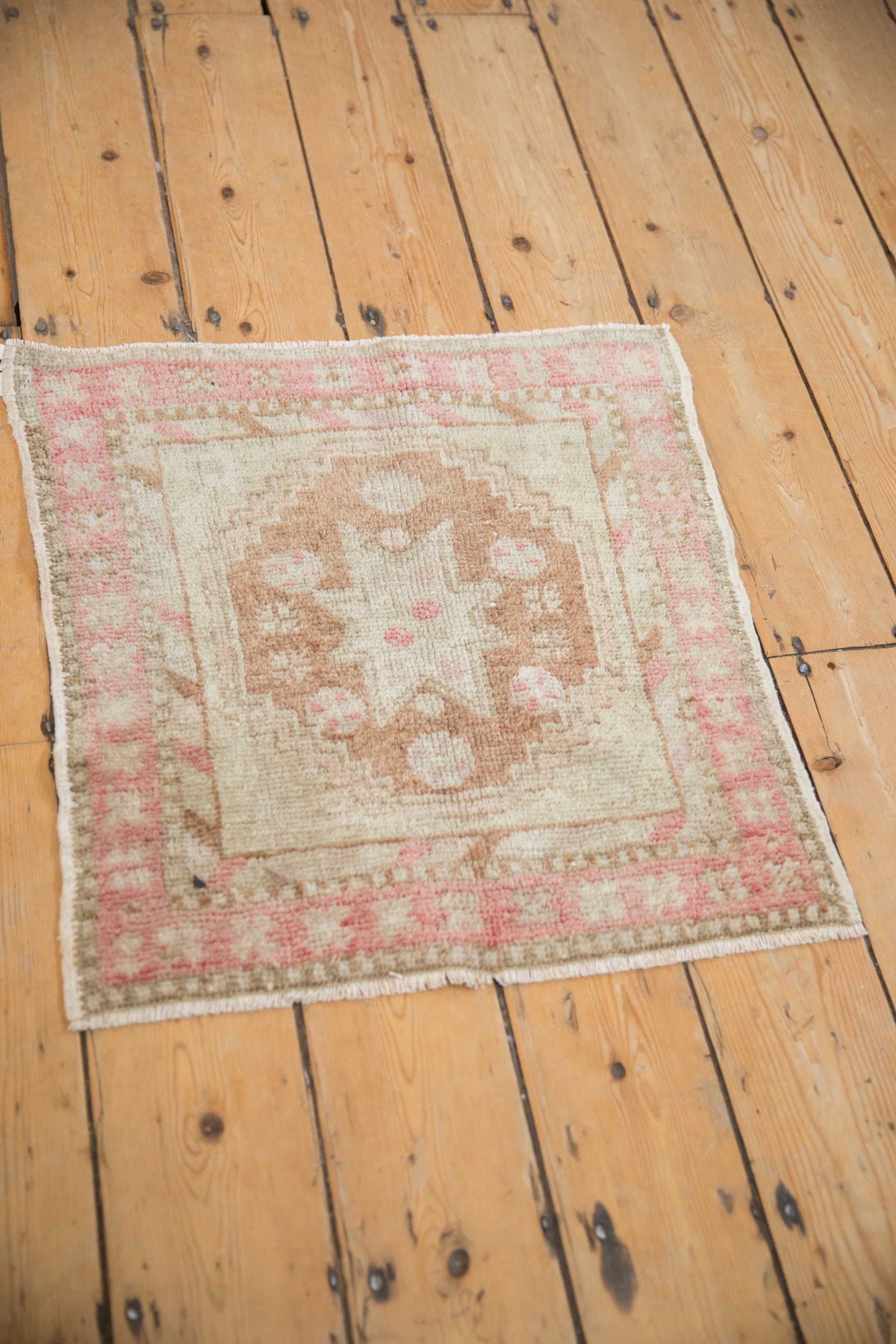 Vintage Distressed Oushak Square Rug Mat // ONH Item: 12234, Image 3