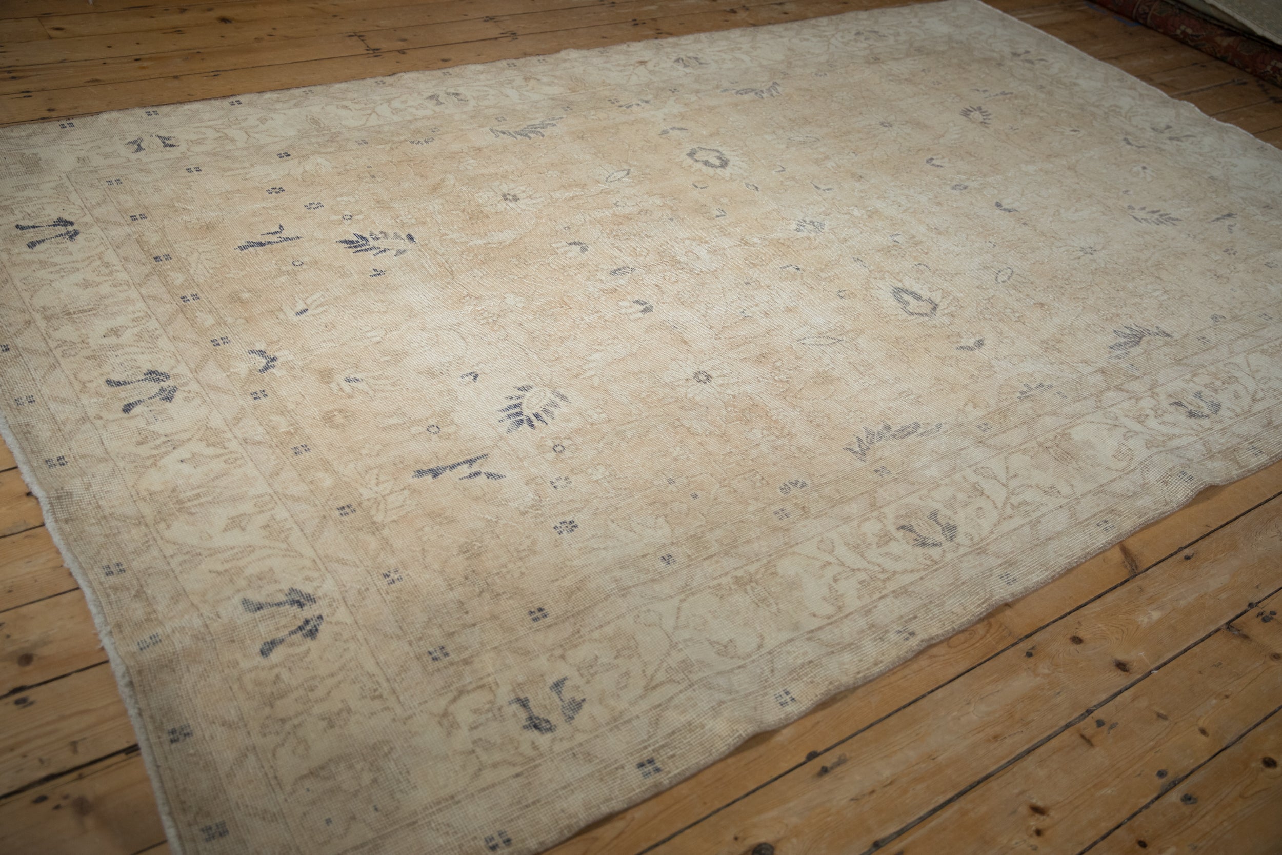 Vintage Distressed Sparta Carpet // ONH Item: 12485, Image 5