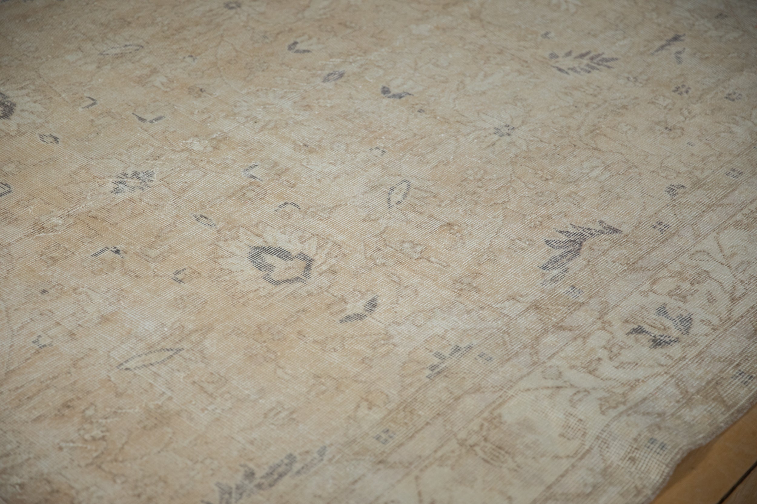 Vintage Distressed Sparta Carpet // ONH Item: 12485, Image 6