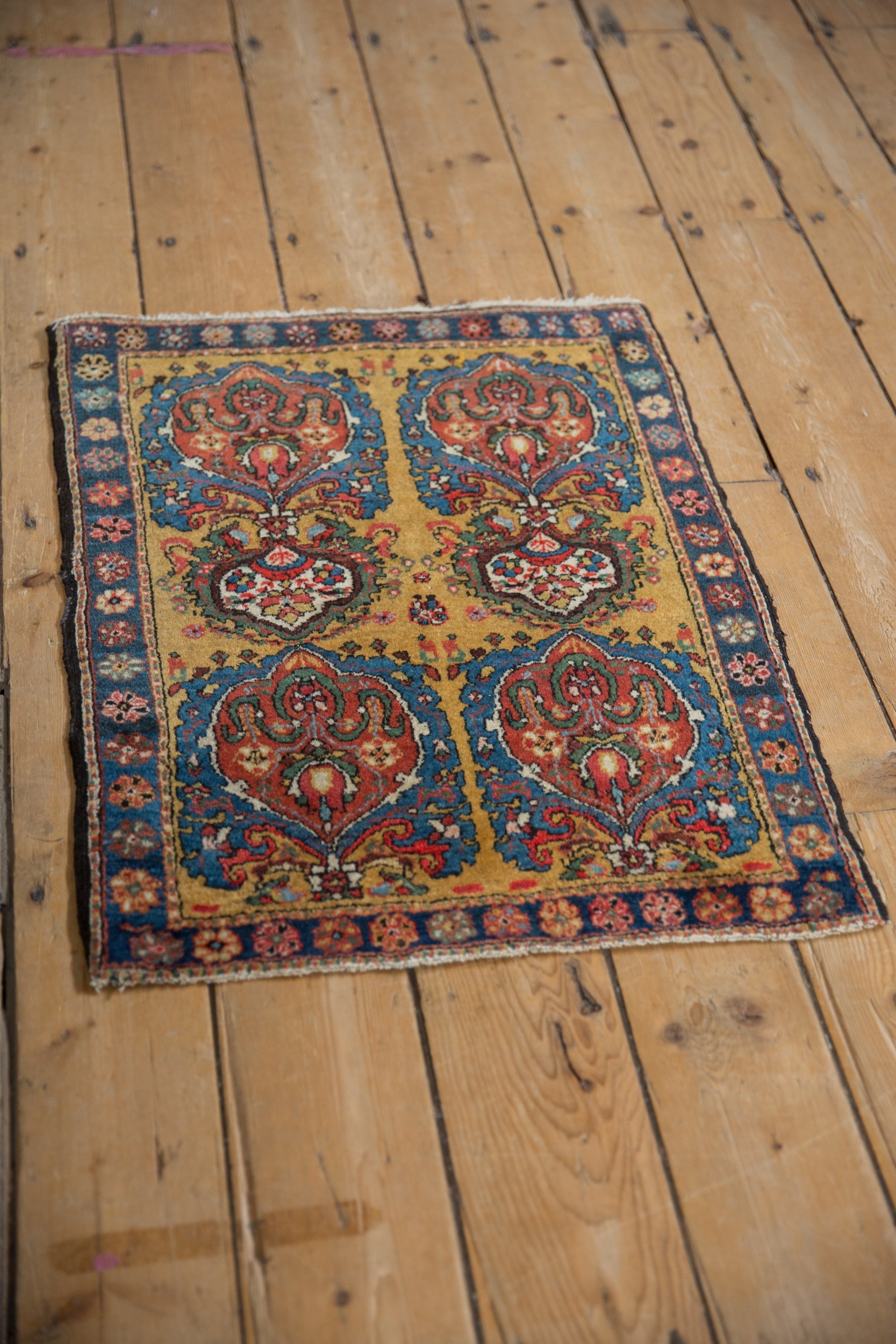 Antique Fine Farahan Sarouk Square Rug Mat // ONH Item: 12650, Image 3