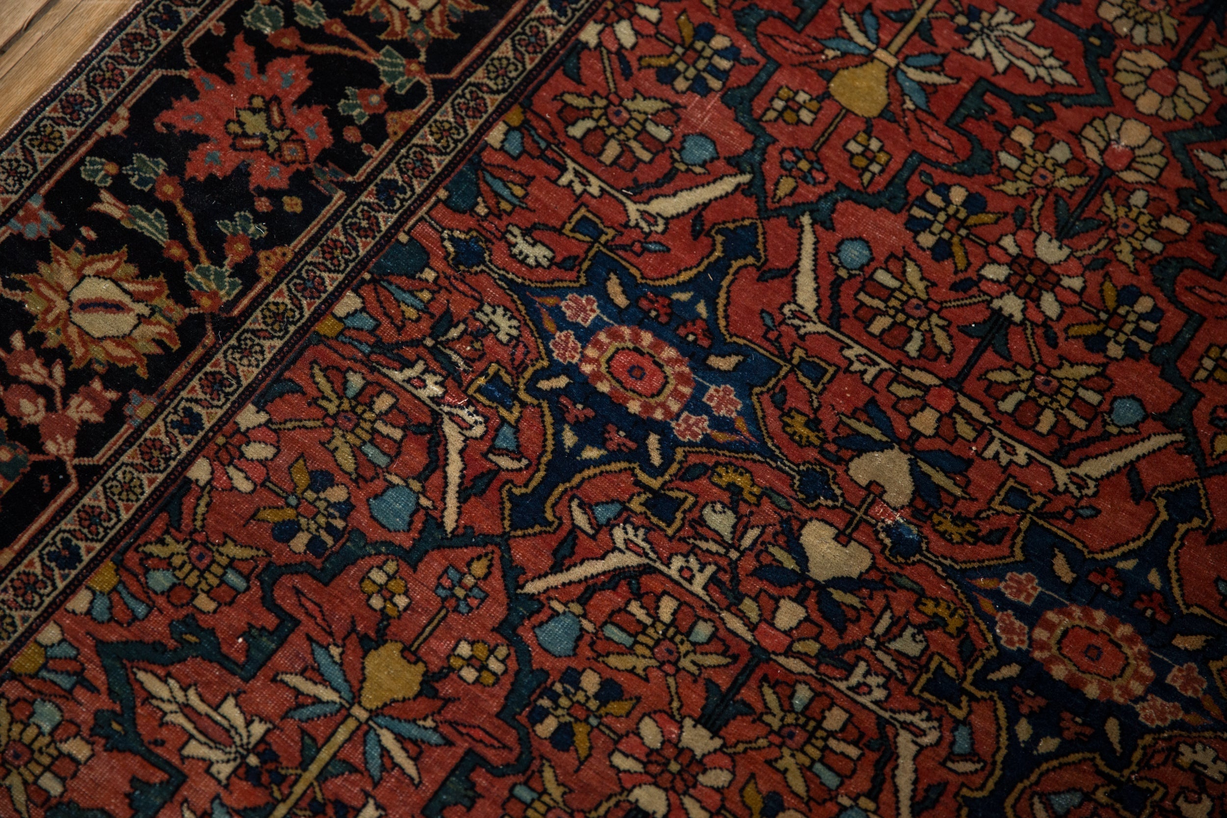 Antique Fine Farahan Sarouk Rug // ONH Item: 12654, Image 11