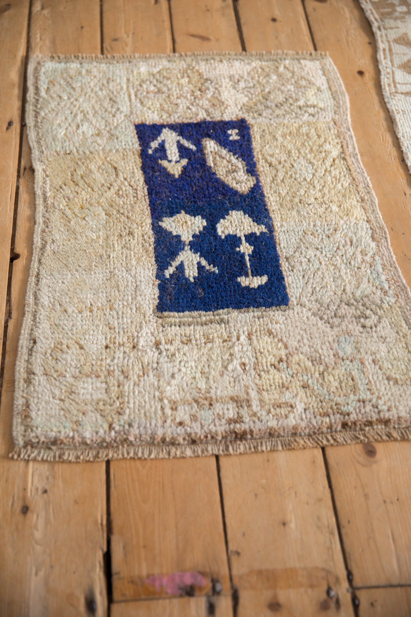 Vintage Distressed Tulu Rug Mat // ONH Item: 12802, Image 3