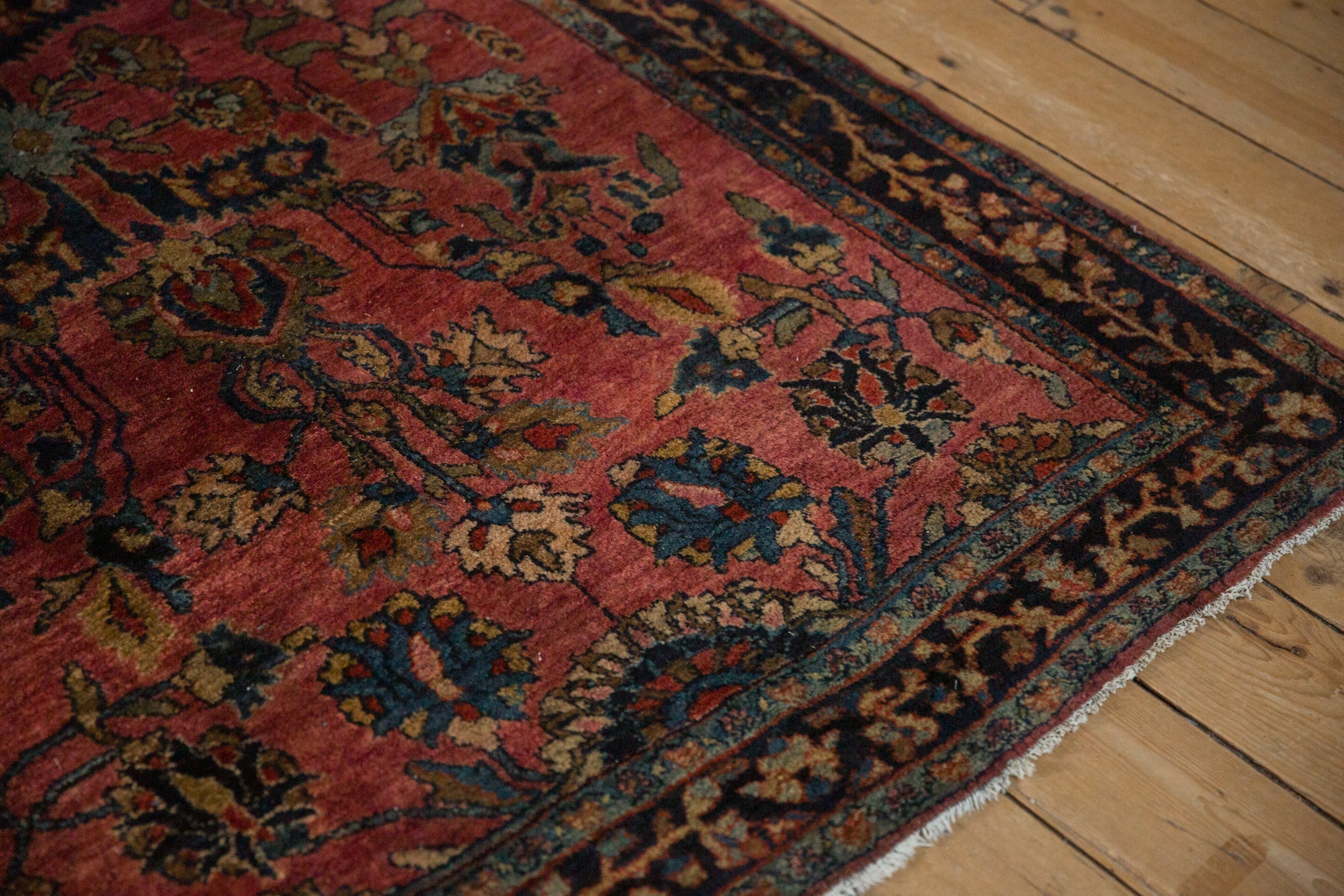 Antique Fine Sarouk Rug // ONH Item: 12838, Image 4