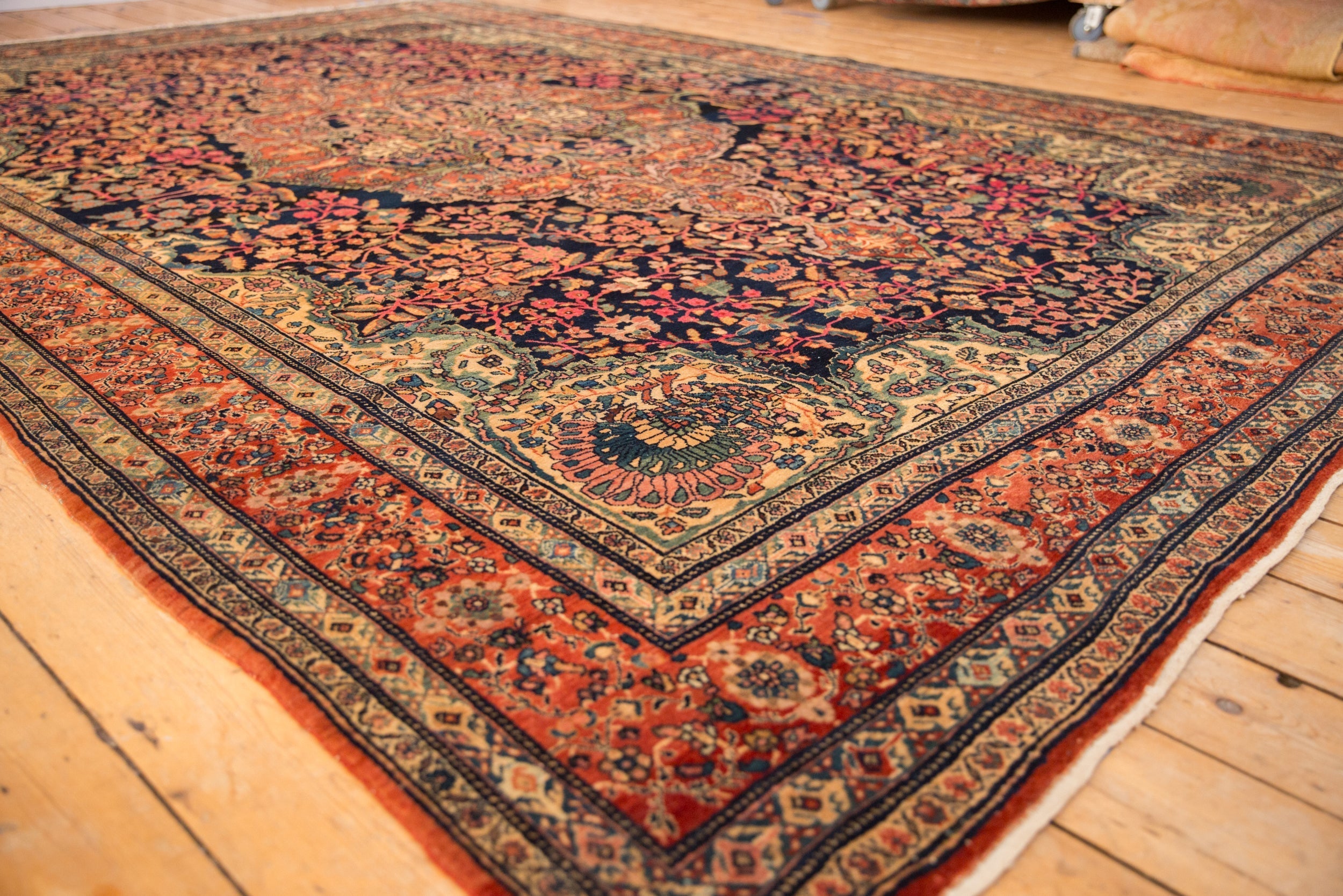 Antique Farahan Sarouk Carpet // ONH Item: 12882, Image 4
