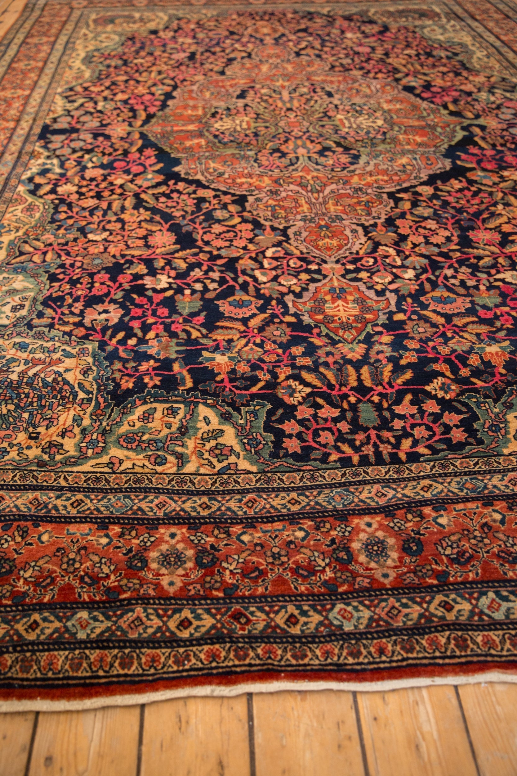 Antique Farahan Sarouk Carpet // ONH Item: 12882, Image 6
