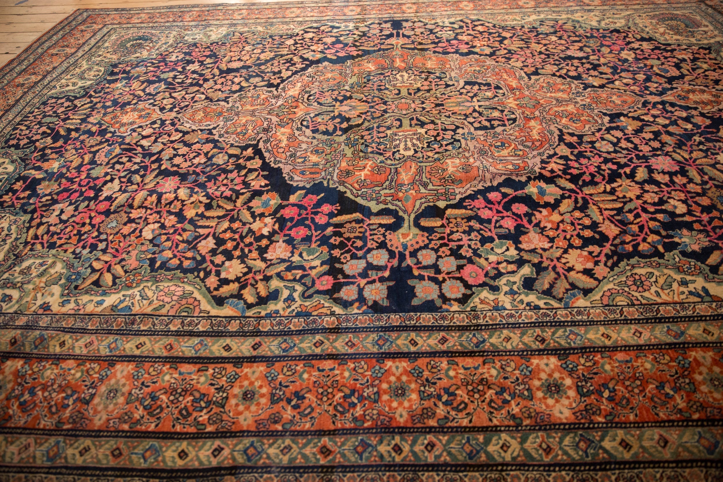 Antique Farahan Sarouk Carpet // ONH Item: 12882, Image 7