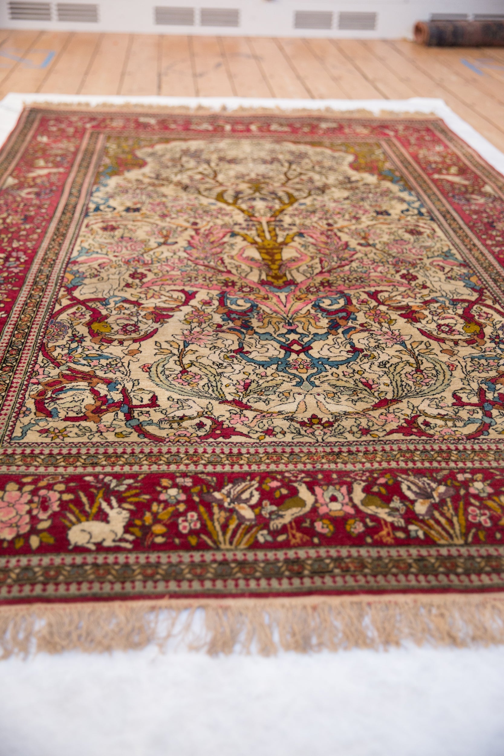 Antique Isfahan Rug // ONH Item: 12883, Image 4