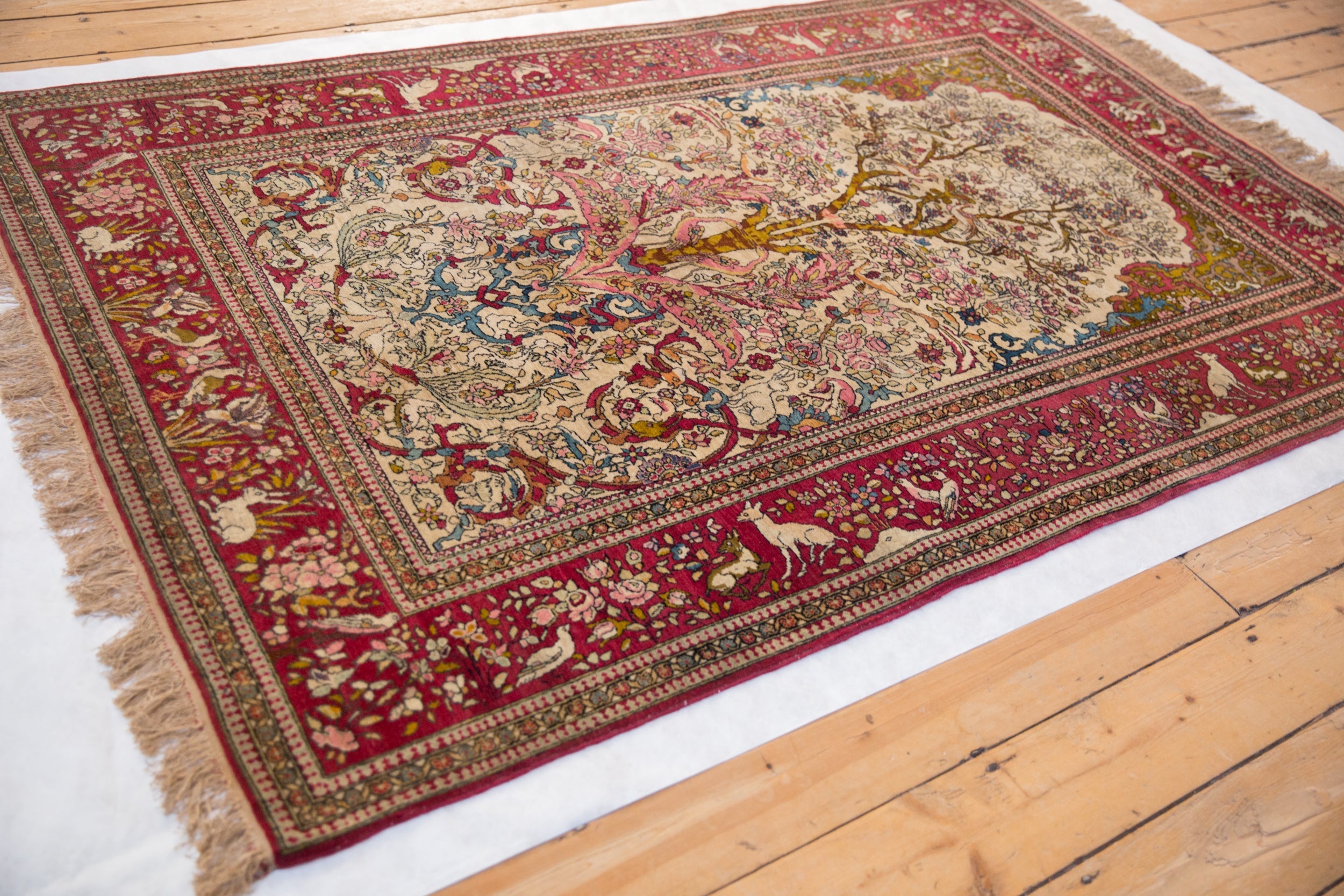 Antique Isfahan Rug // ONH Item: 12883, Image 8