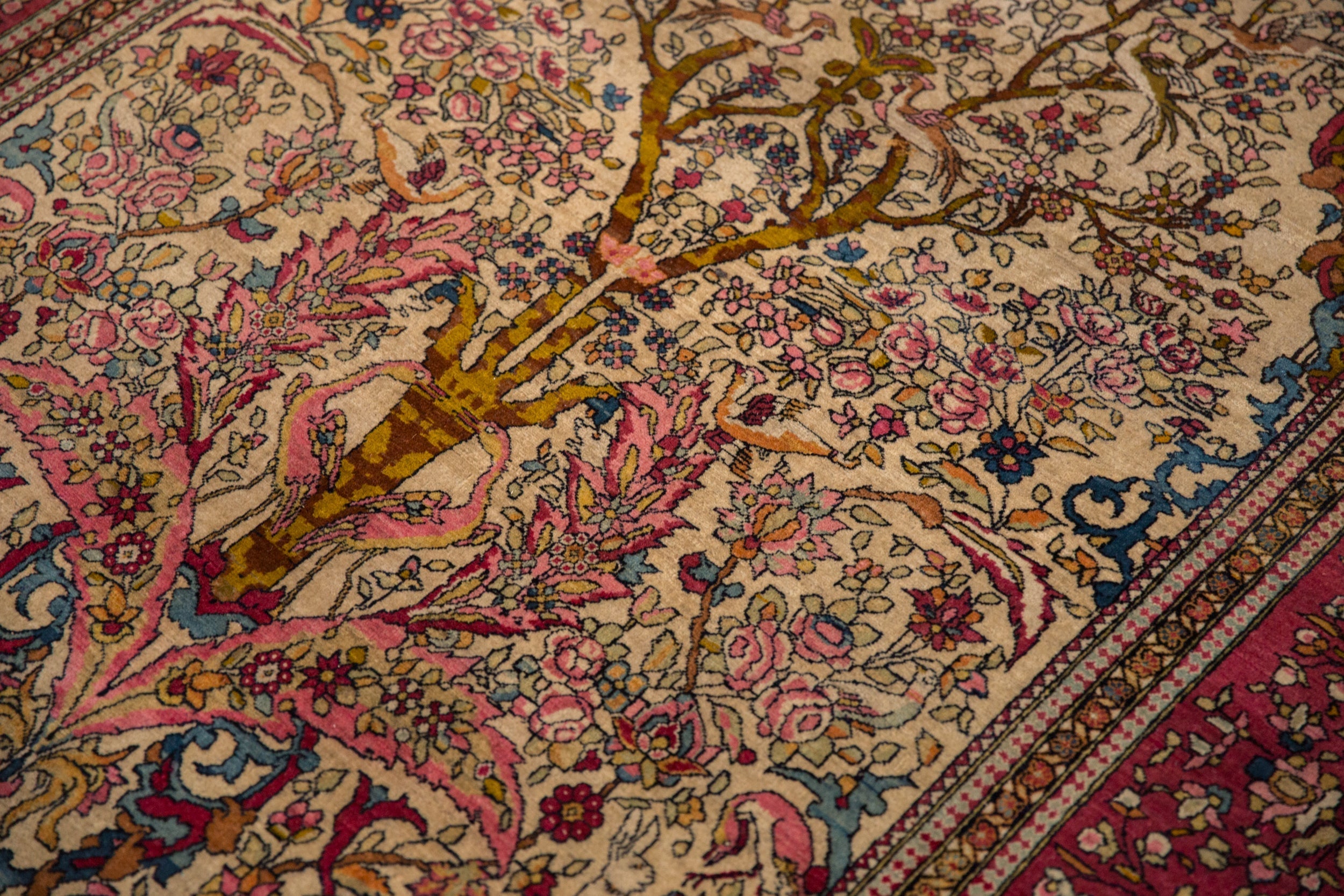 Antique Isfahan Rug // ONH Item: 12883, Image 9