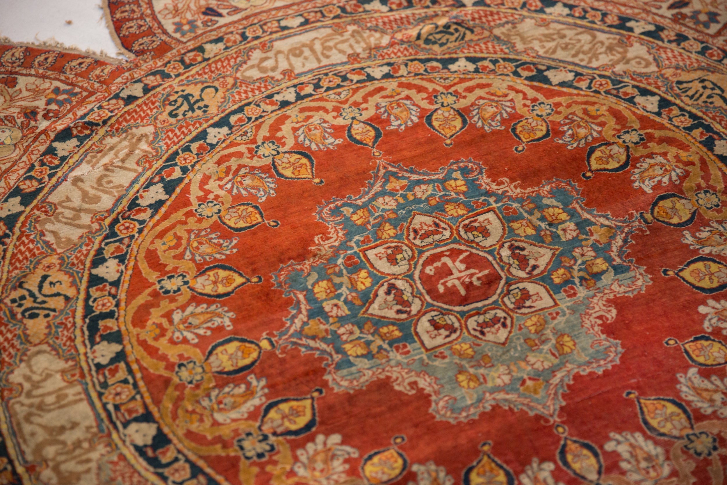 Antique Silk Tabriz Round Rug // ONH Item: 12885, Image 10