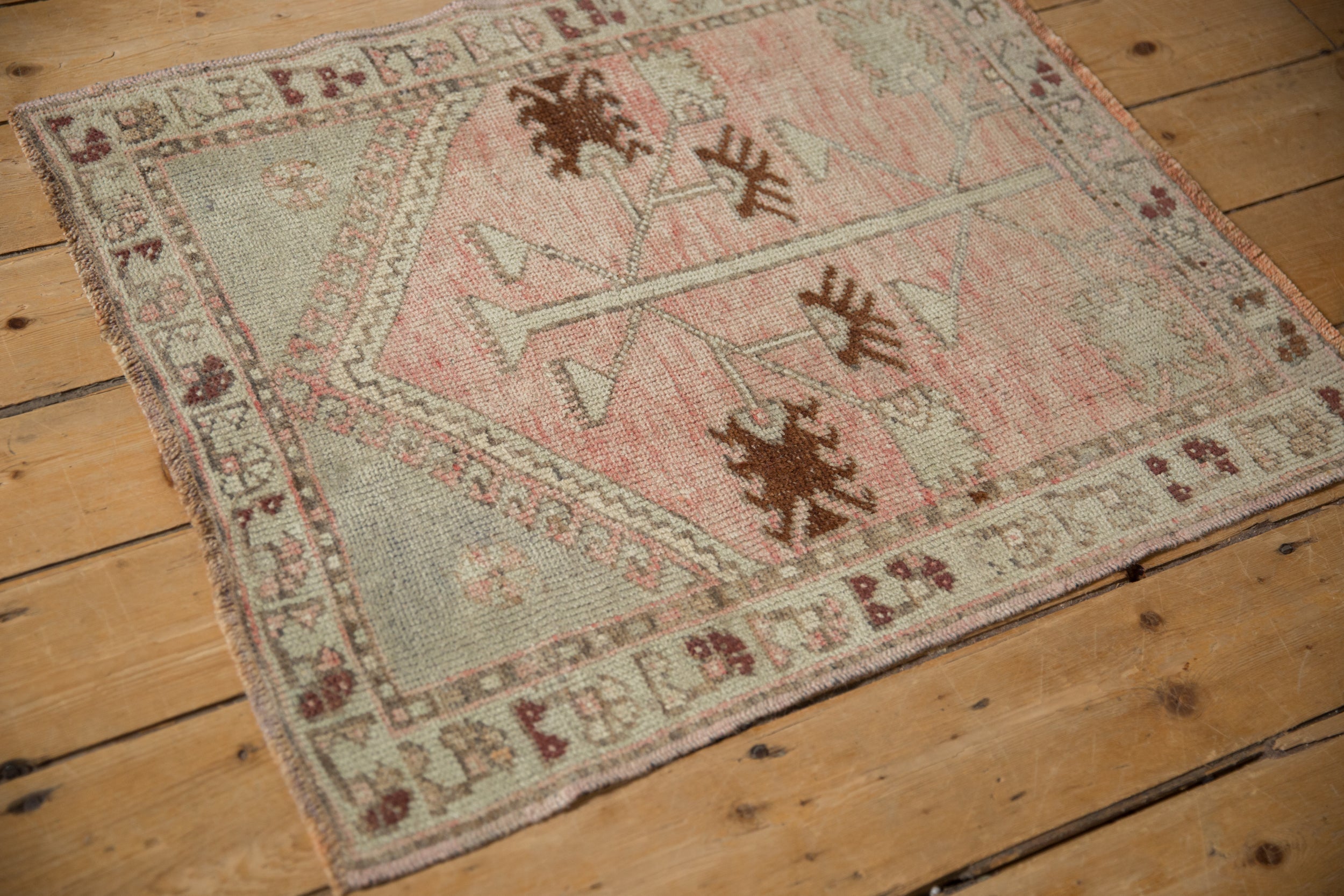 2.5x3 Vintage Distressed Oushak Square Rug // ONH Item 12891, Image 4