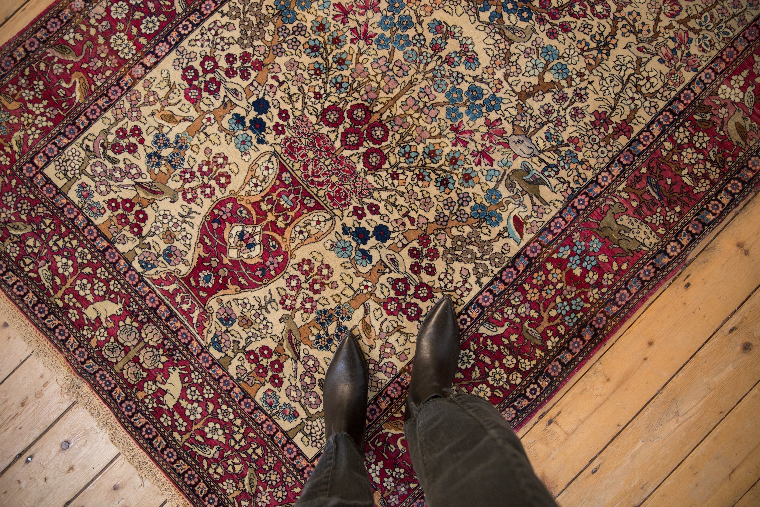 Antique Fine Isfahan Rug // ONH Item: 12914, Image 1