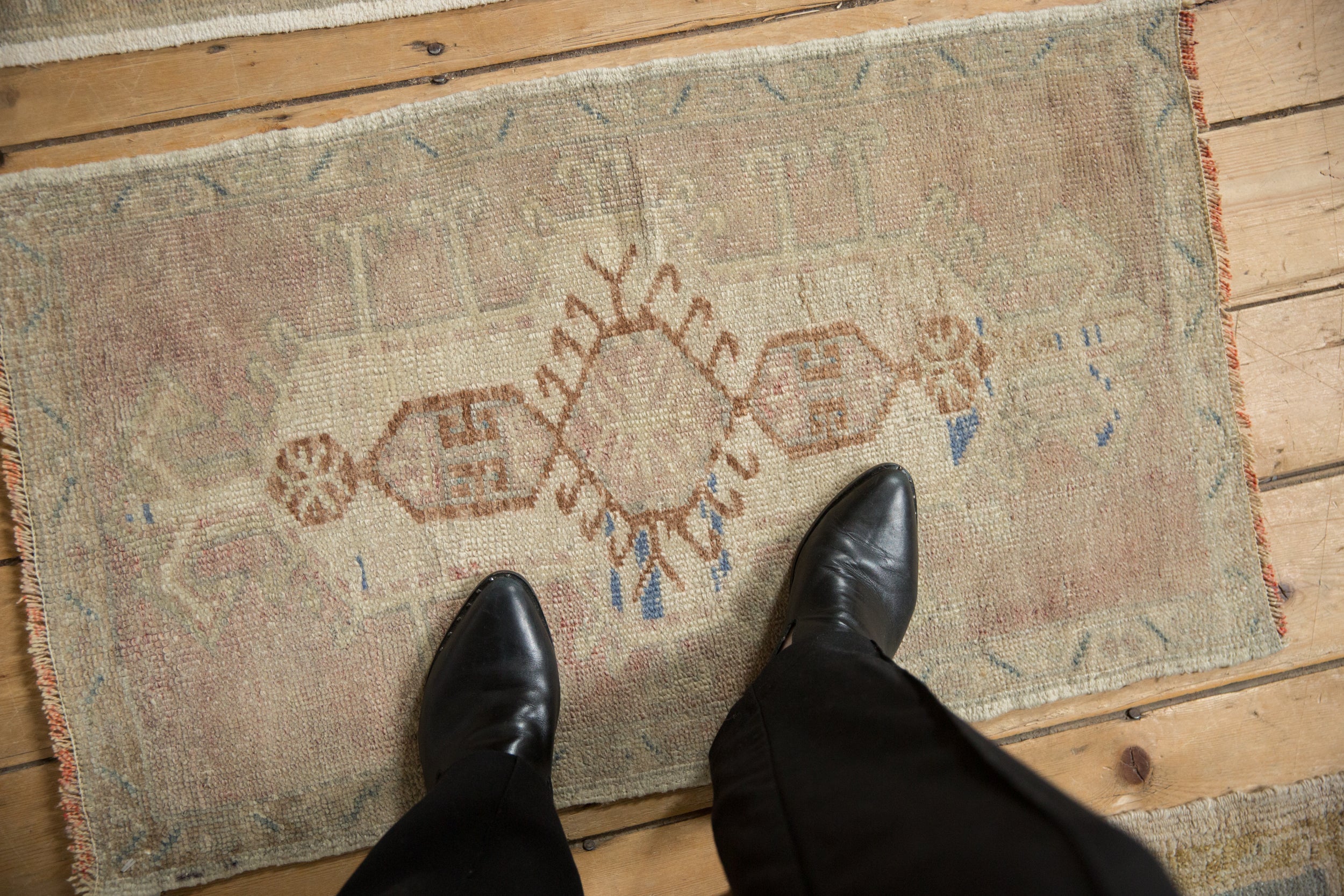 1.5x3 Vintage Distressed Oushak Rug Mat // ONH Item 12994, Image 1