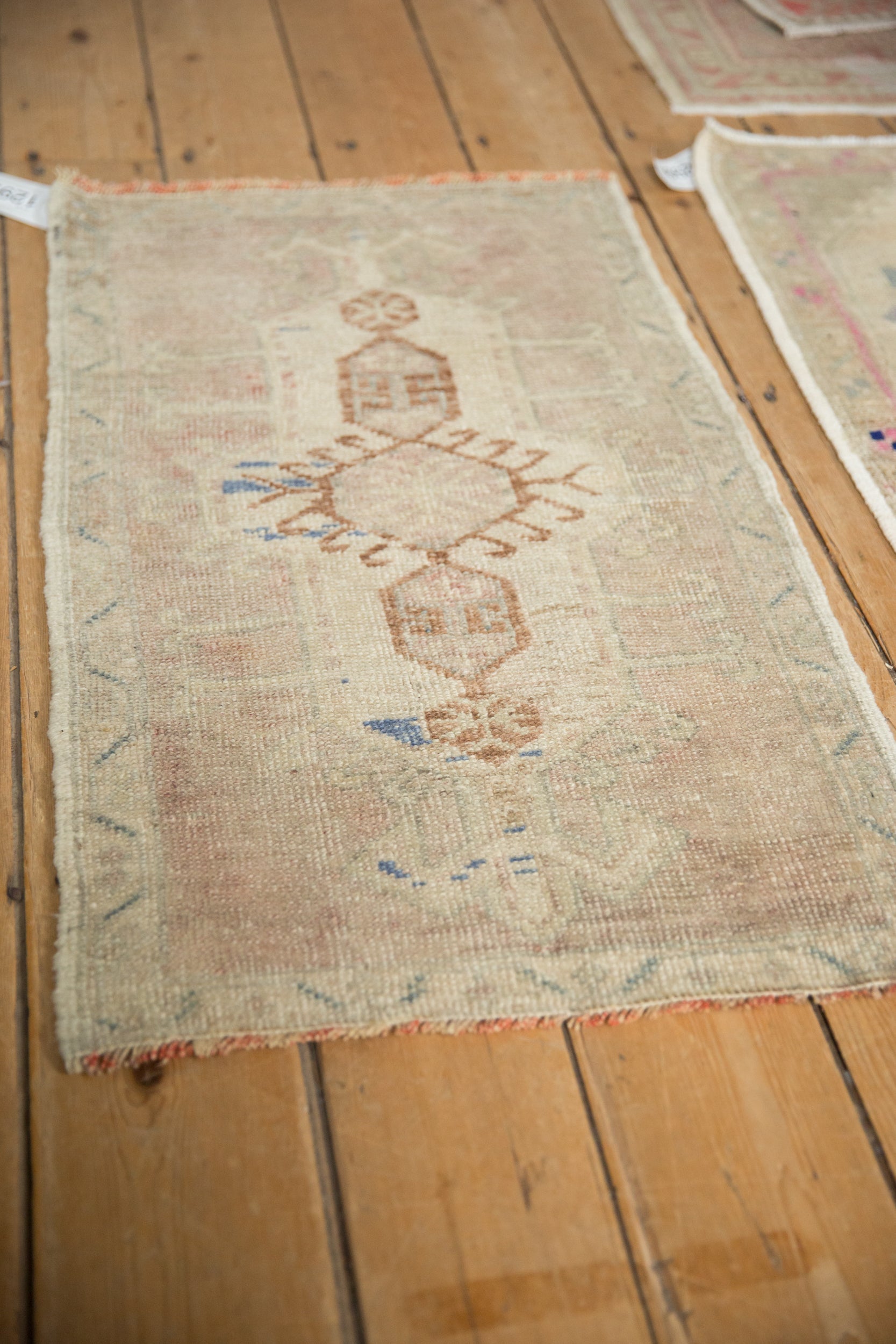 1.5x3 Vintage Distressed Oushak Rug Mat // ONH Item 12994, Image 3