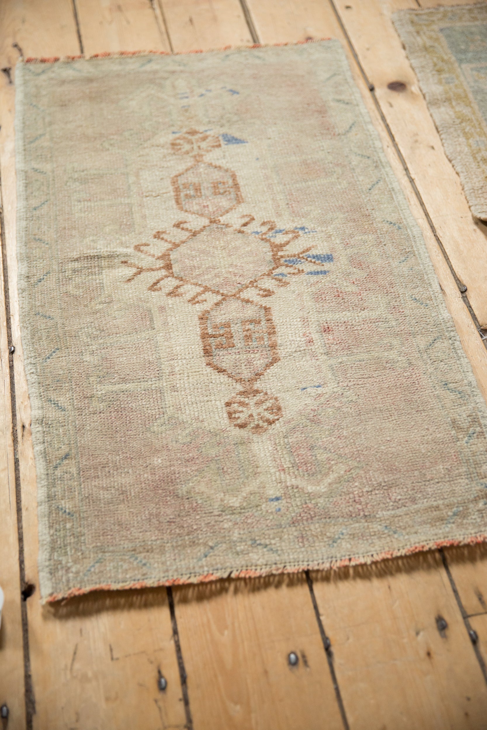 1.5x3 Vintage Distressed Oushak Rug Mat // ONH Item 12994, Image 5