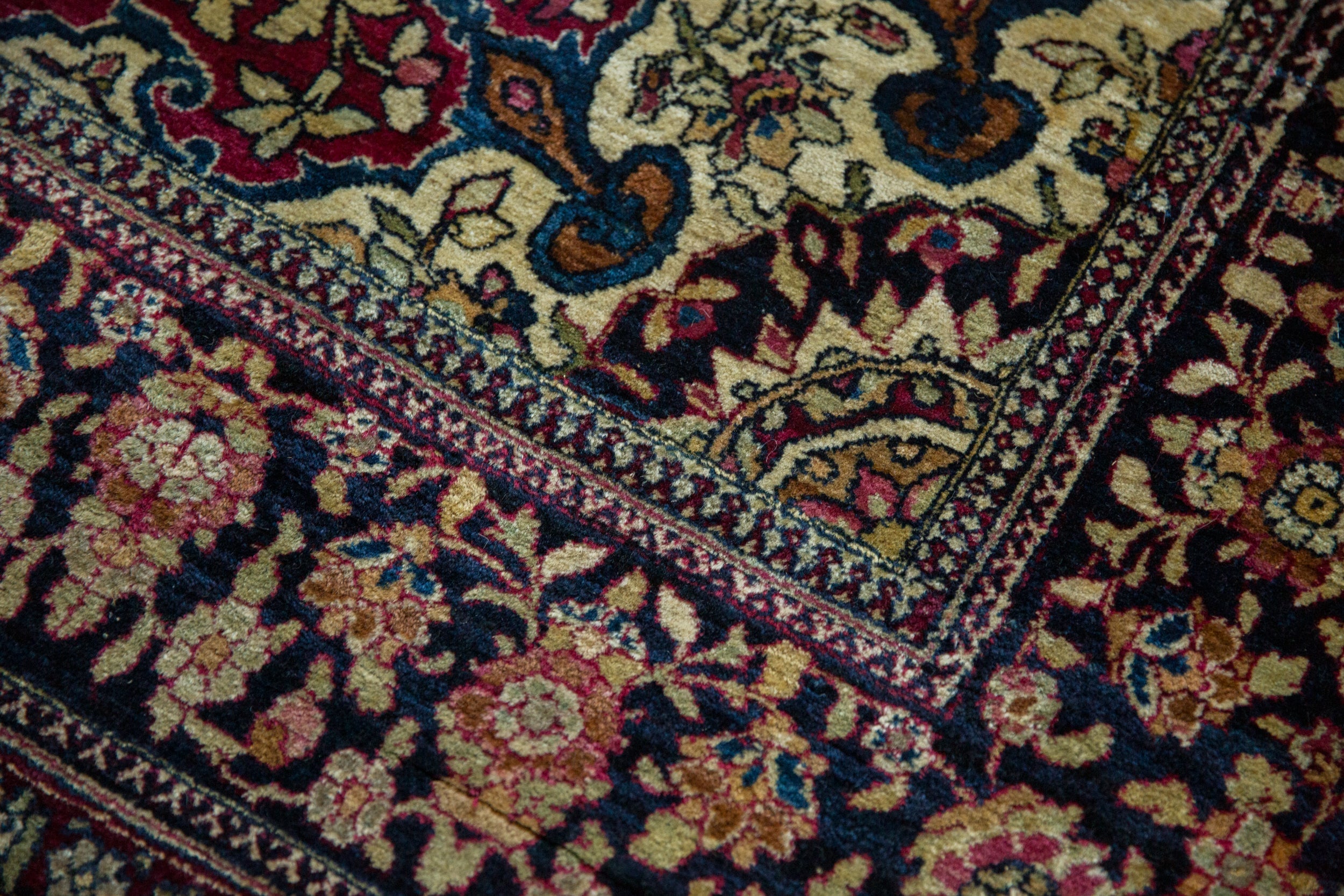 4.5x7 Antique Fine Isfahan Rug // ONH Item 13013, Image 5