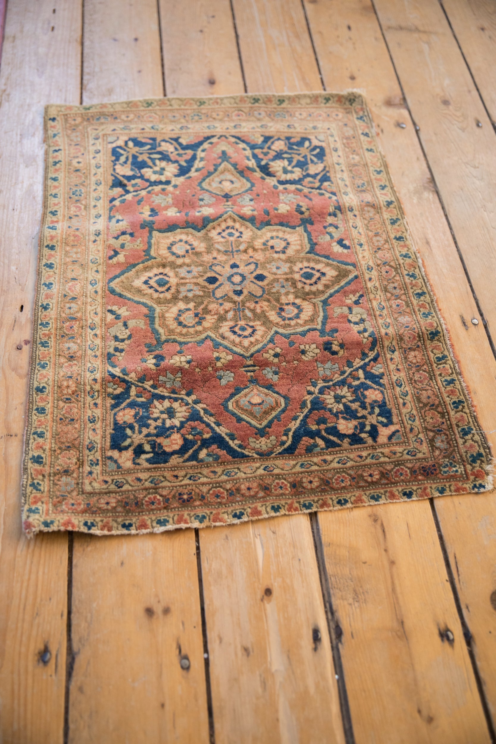 2x2.5 Small Antique Farahan Rug // ONH Item 1314 Image 3