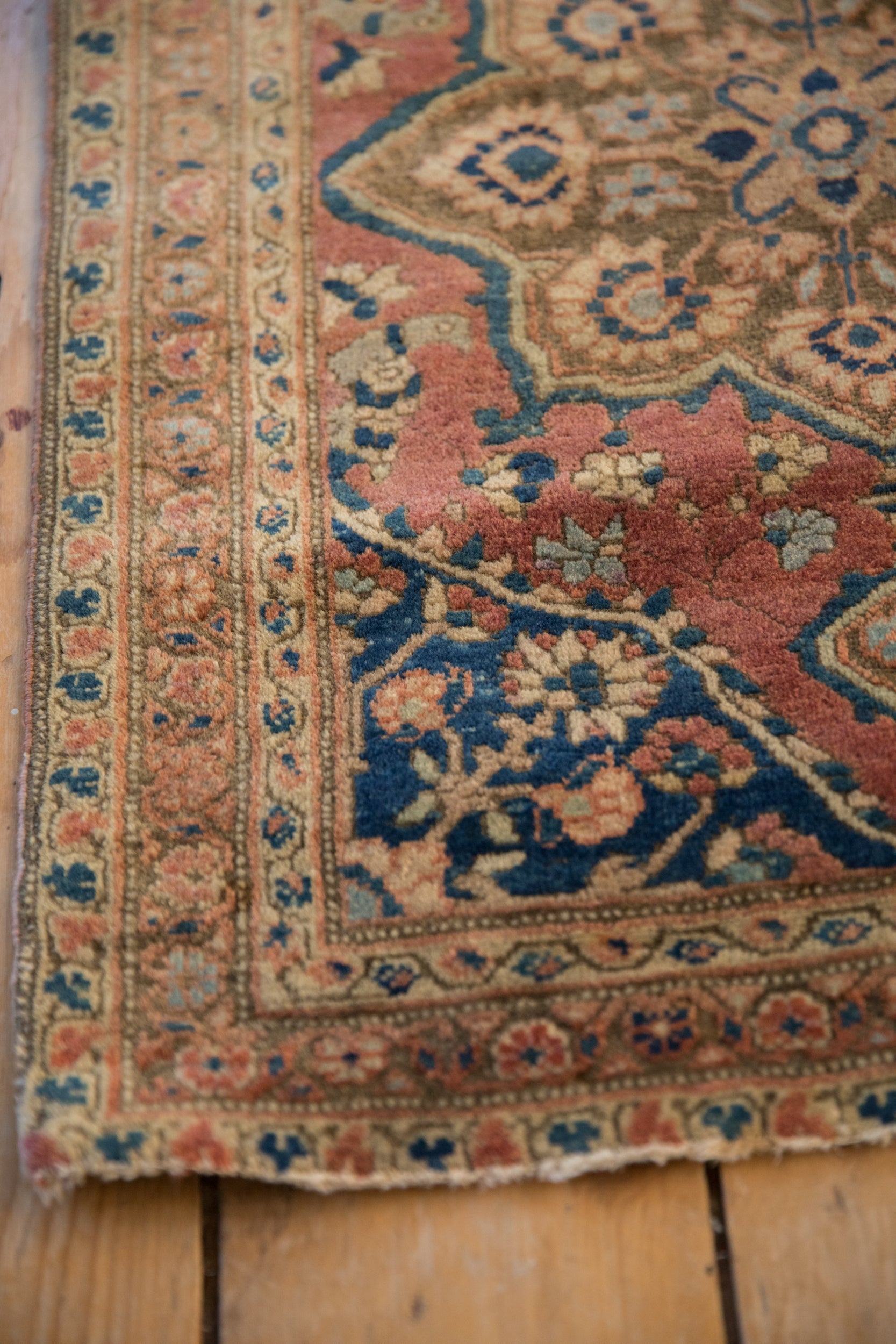 2x2.5 Small Antique Farahan Rug // ONH Item 1314 Image 4