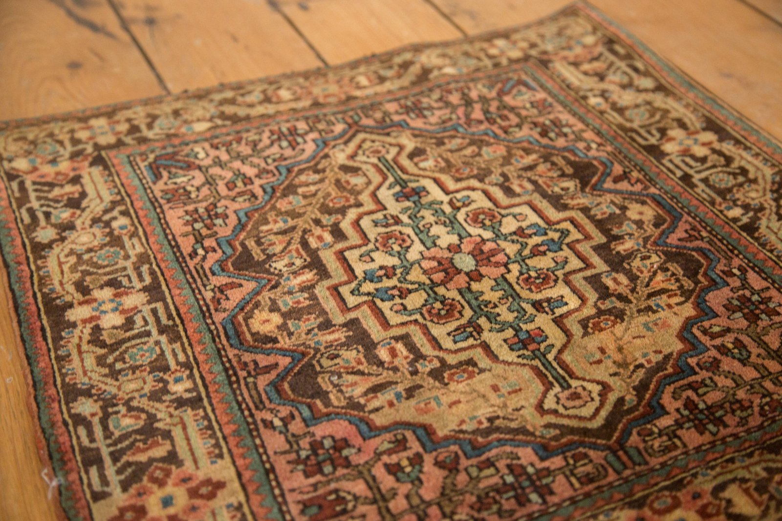 2x2 Vintage Farahan Sarouk Square Rug Mat // ONH Item 2564 Image 9