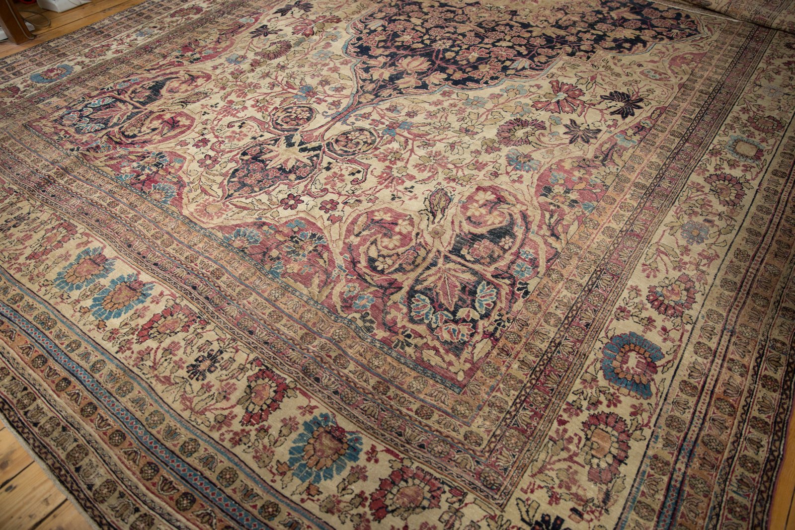 11.5x19.5 Antique Kermanshah Carpet // ONH Item 3663 Image 12