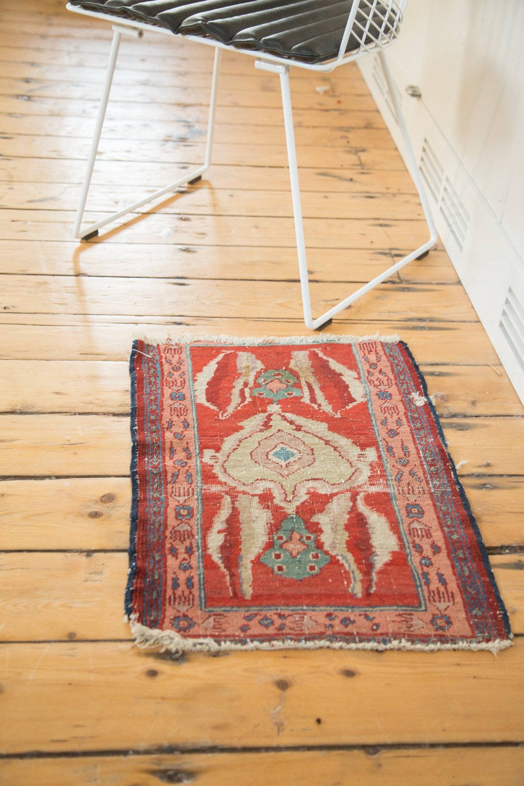 1.5x2 Antique Serapi Square Rug Mat // ONH Item 4512 Image 3