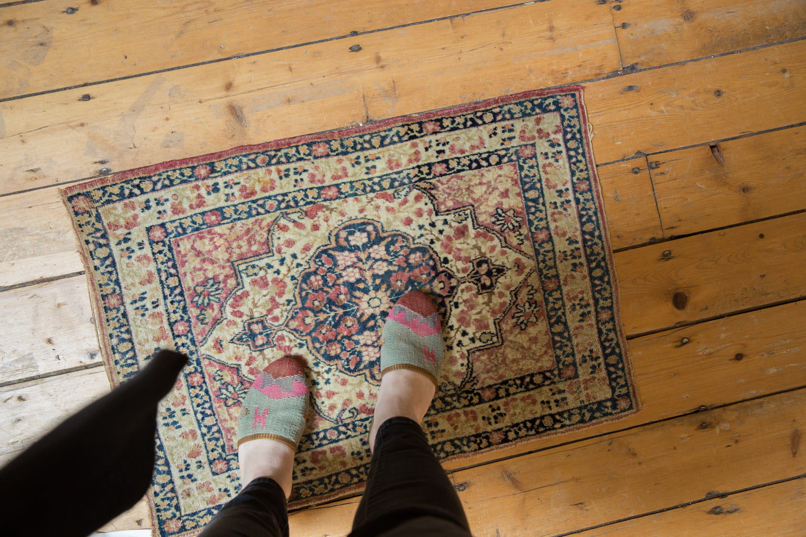 2x2.5 Antique Kerman Square Rug Mat // ONH Item 5926 Image 1