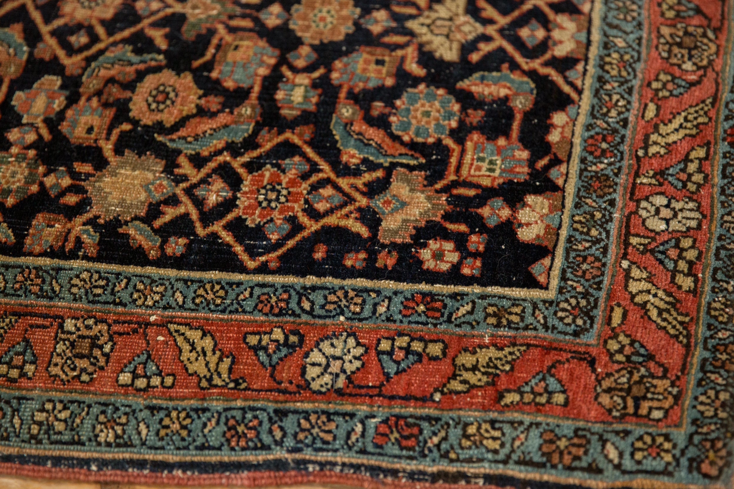 2.5x4 Antique Fine Serapi Rug // ONH Item: 7118, Image 5