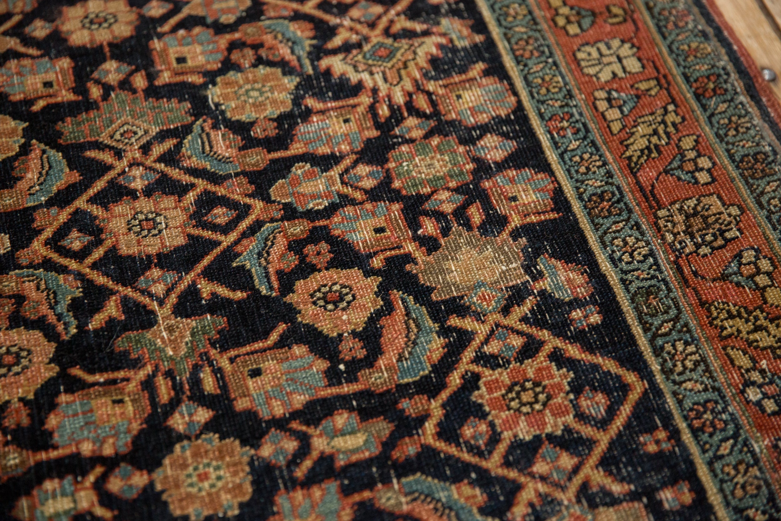 2.5x4 Antique Fine Serapi Rug // ONH Item: 7118, Image 7