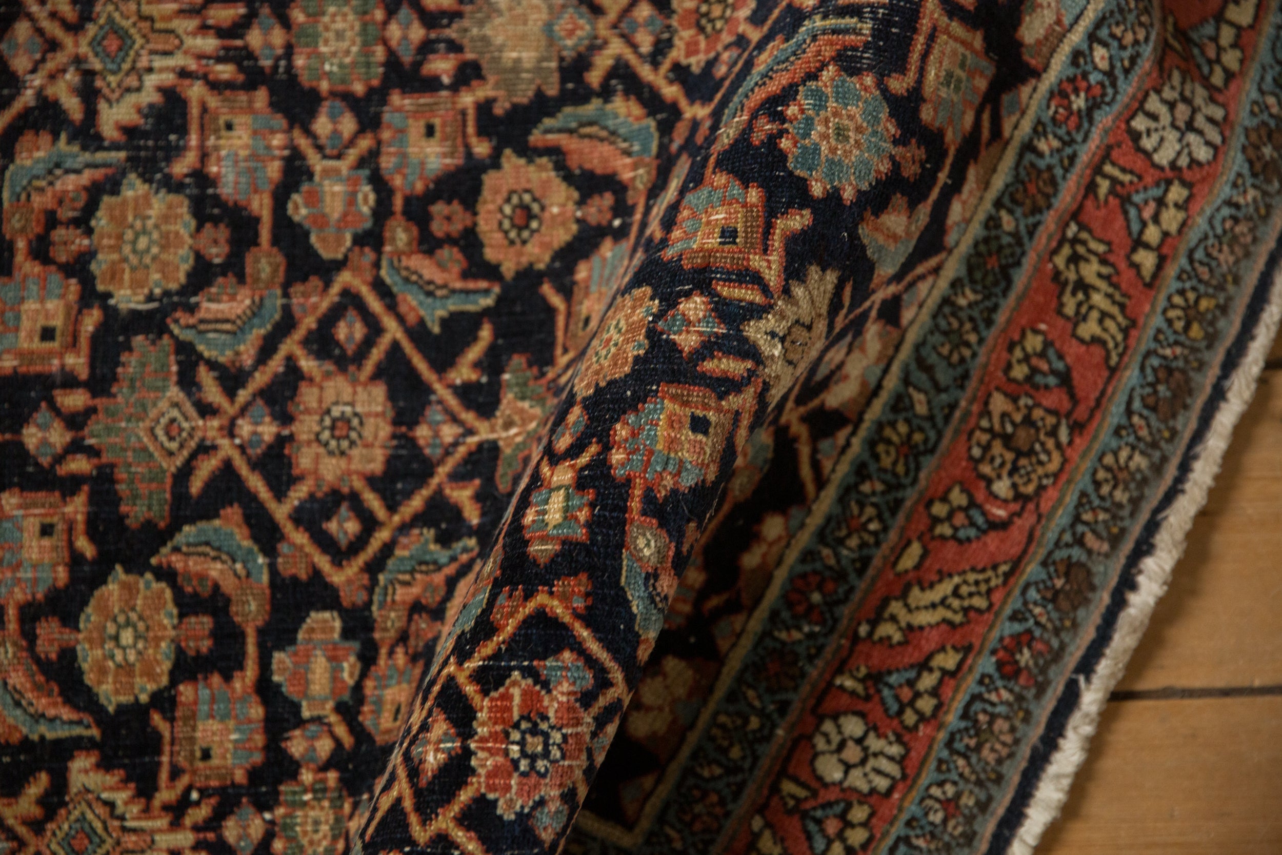 2.5x4 Antique Fine Serapi Rug // ONH Item: 7118, Image 8