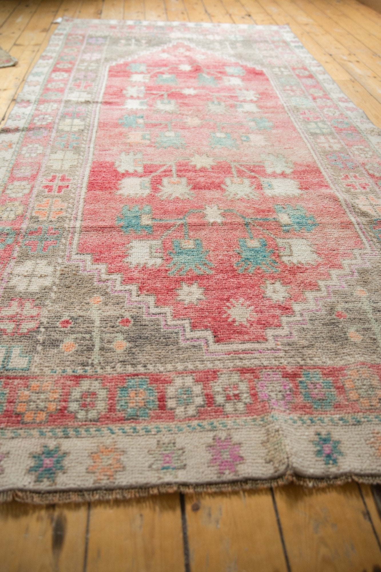 4.5x9.5 Vintage Distressed Oushak Rug Runner // ONH Item 7627 Image 4