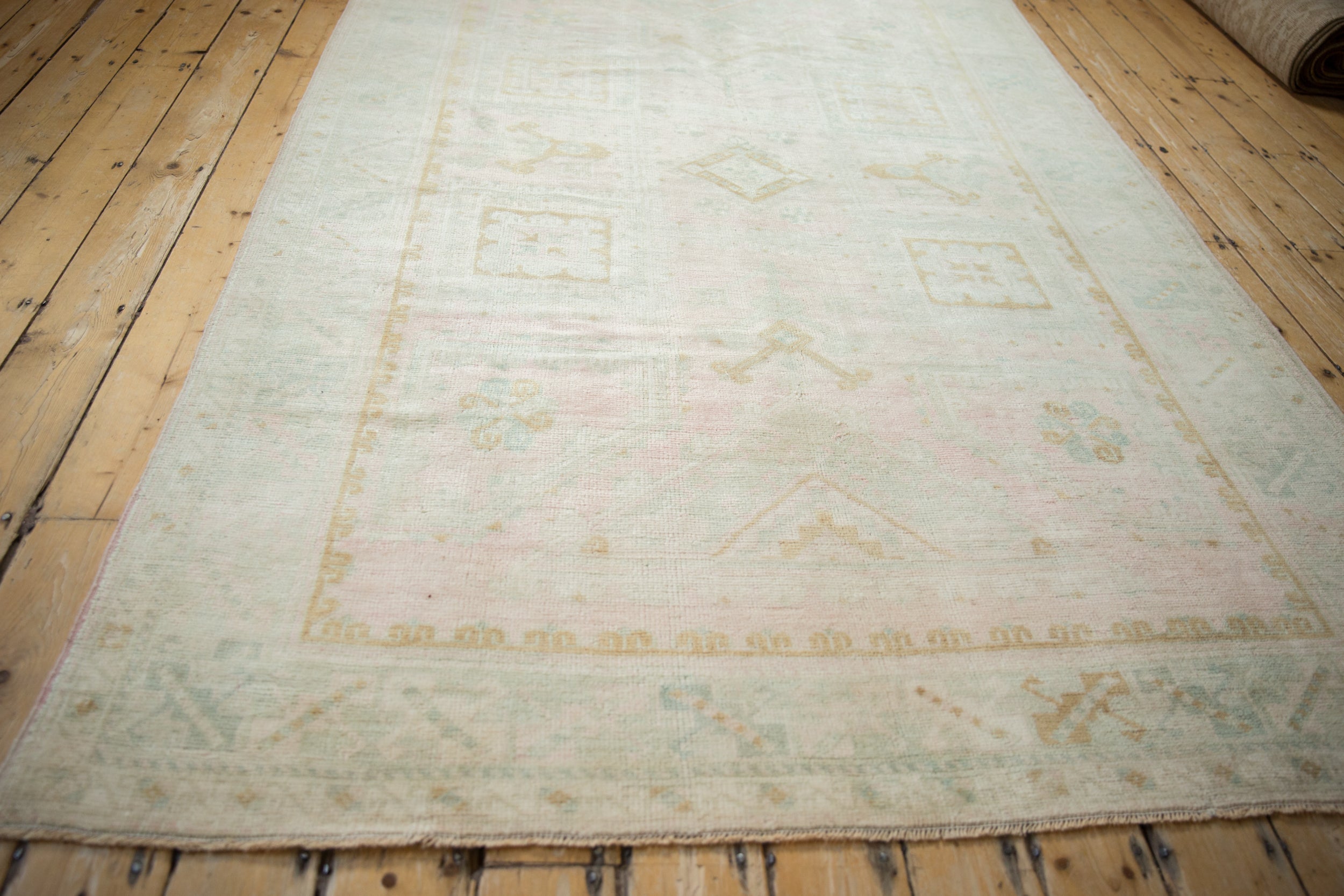 Vintage Distressed Oushak Carpet // ONH Item: 8229, Image 7
